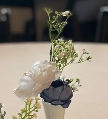 White and Blue Premade Floral Centerpiece Small Vase (Long Stems)