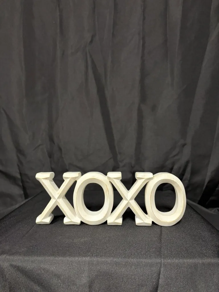 Rustic White XOXO Sign