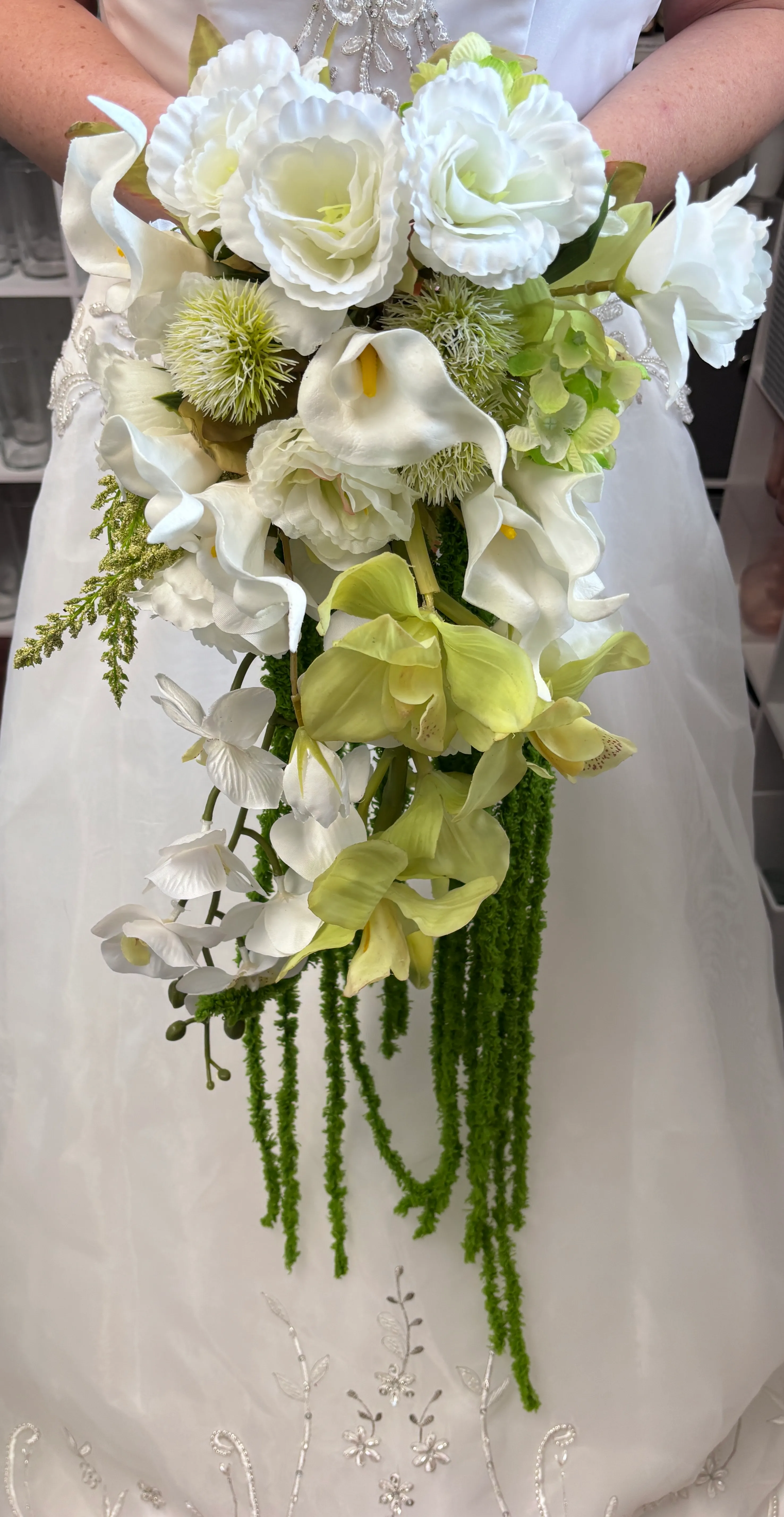 Contemporary White Bride’s Bouquet 