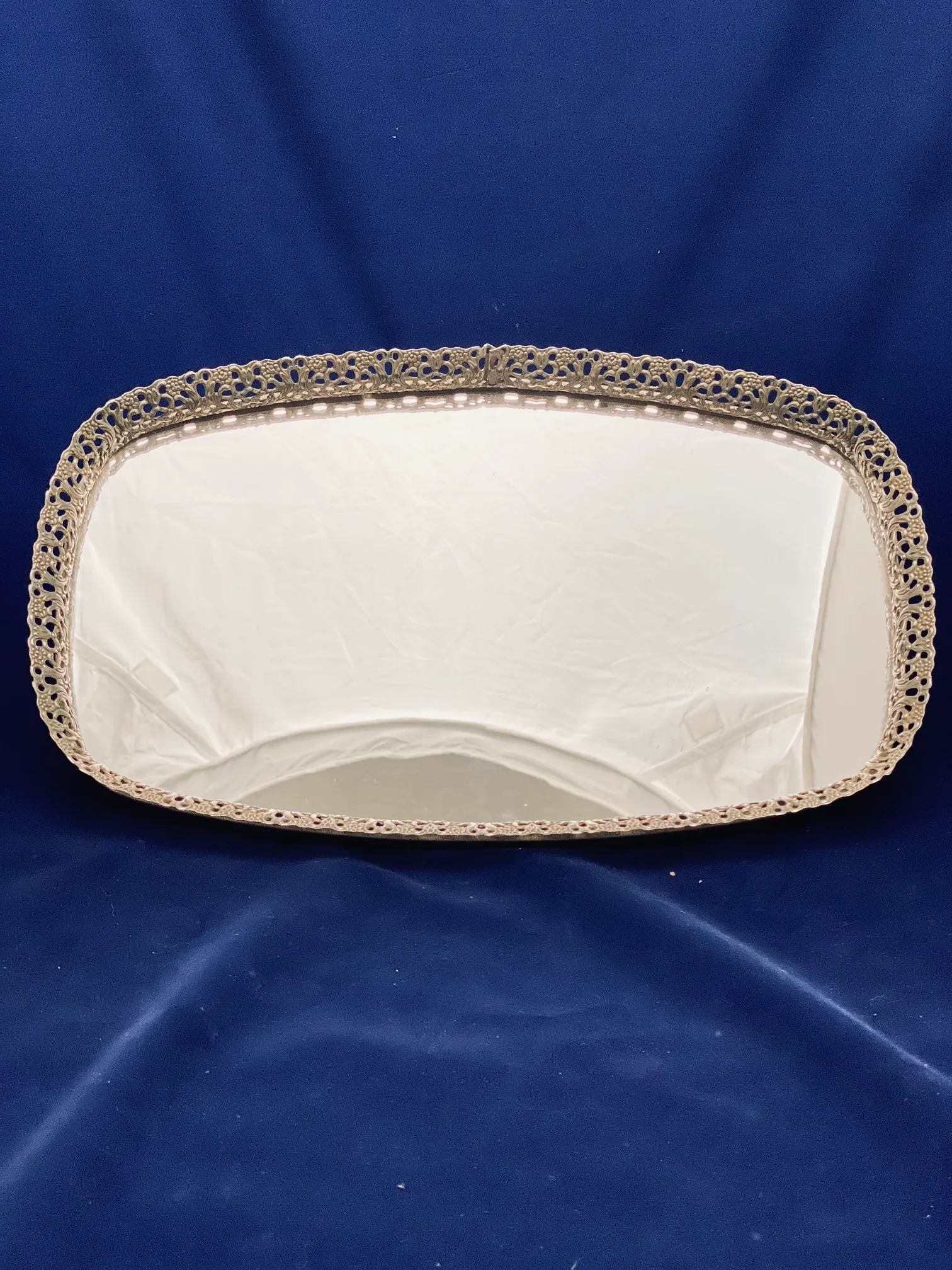 16.5 Inch White Vintage Rounded Rectangle Mirror Centerpiece