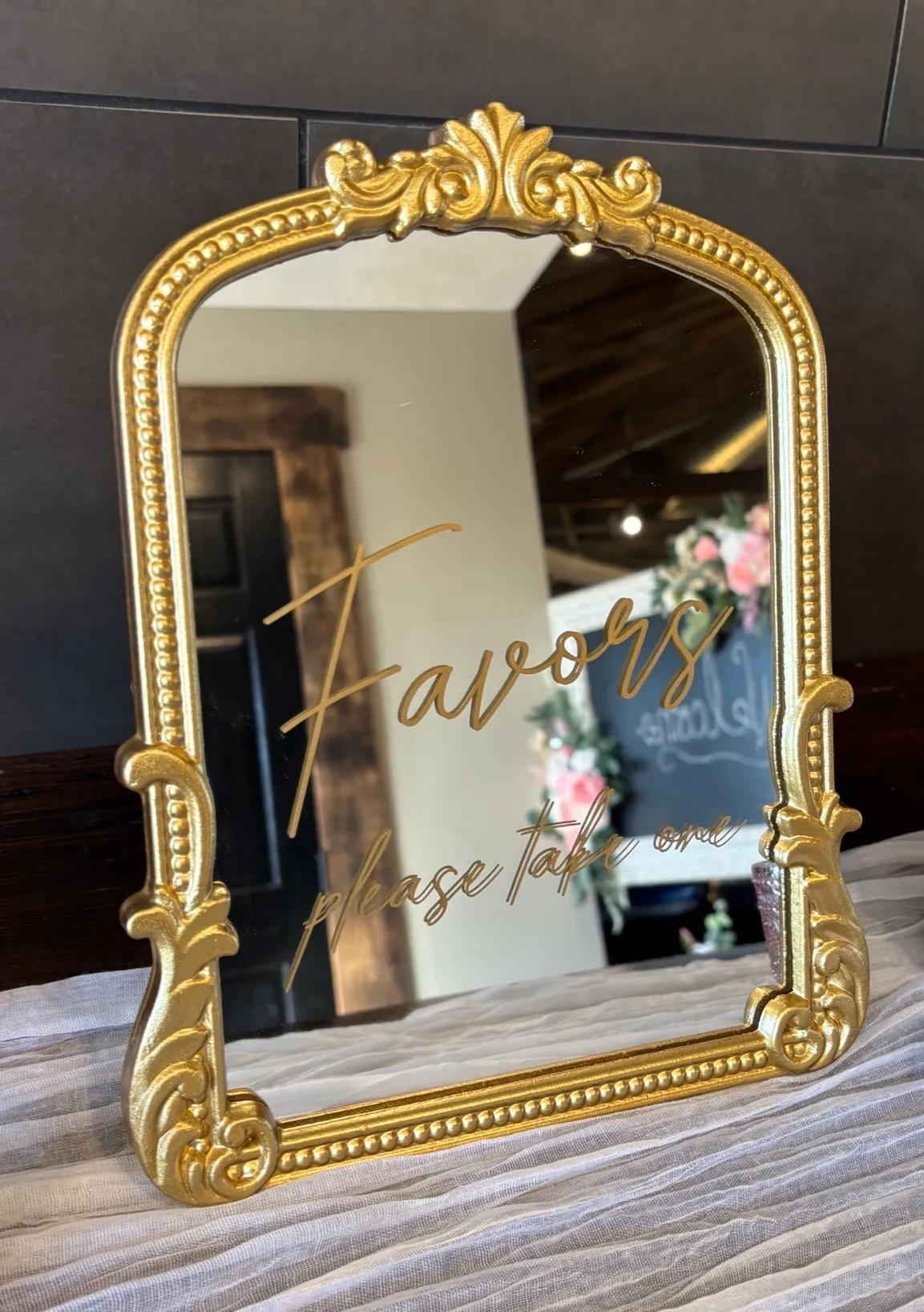 Gold Vintage Favors Sign 