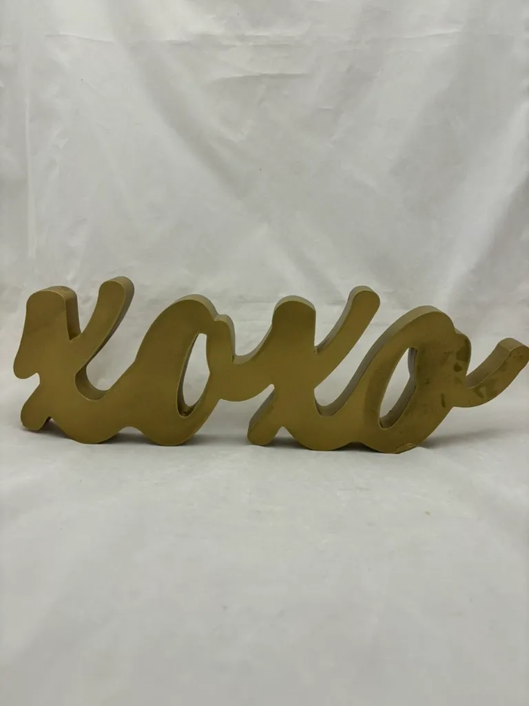 Gold XOXO Sign 1