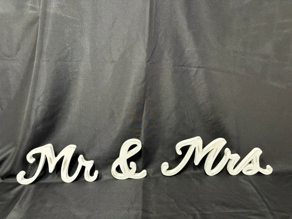 White Mr and Mrs Sign