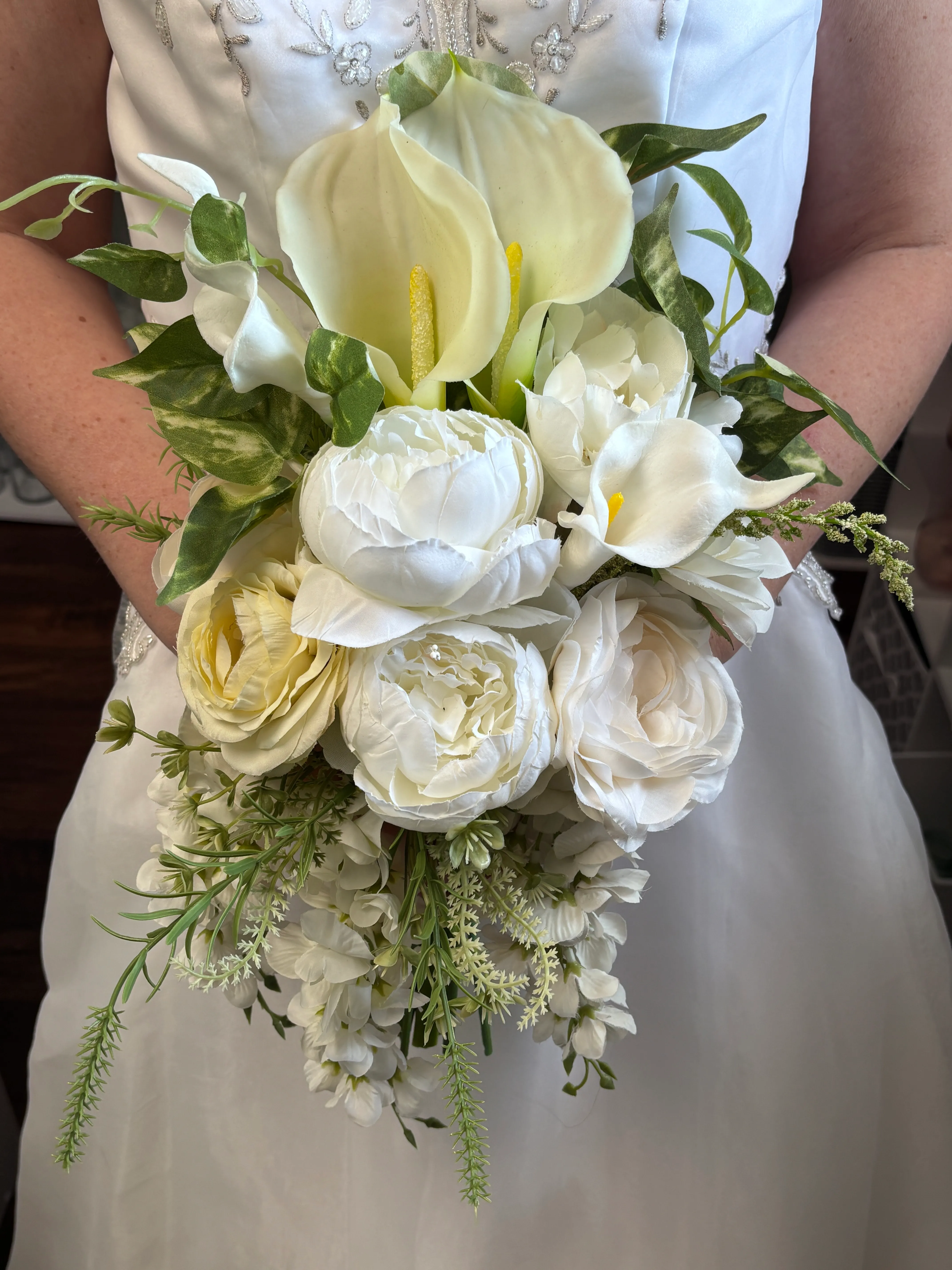 Contemporary White Bride’s Bouquet 2