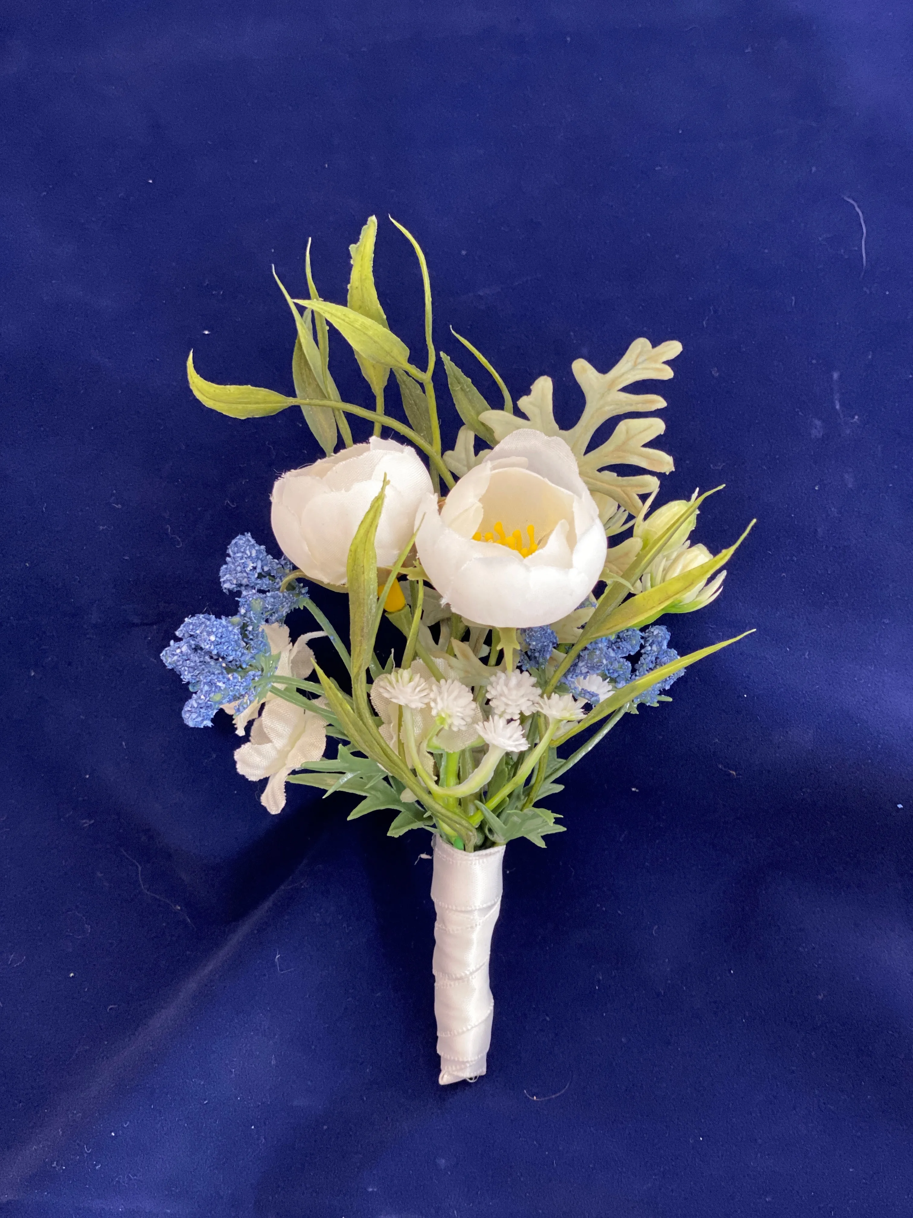 White Wildflower Boutonnière 