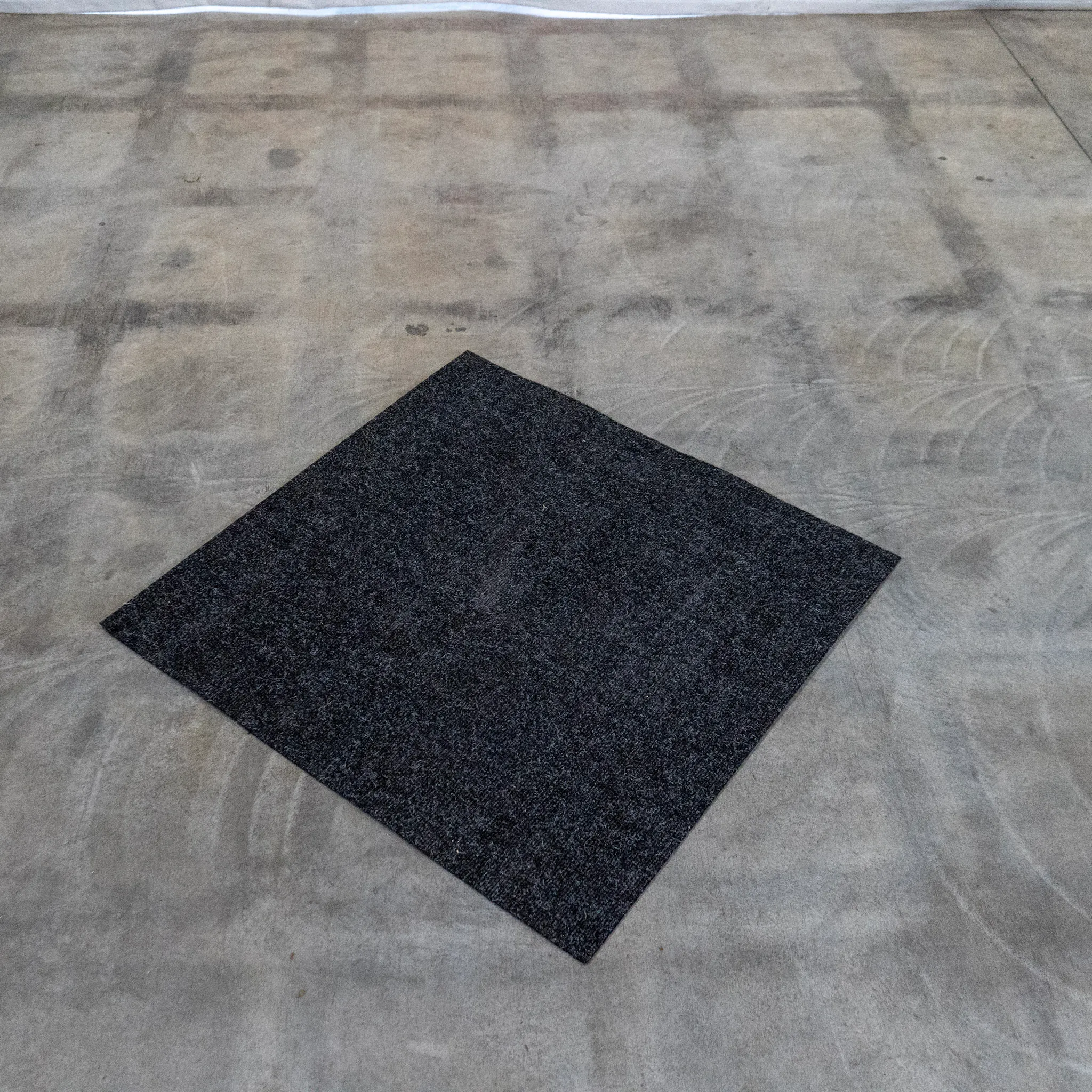 Teppichfliese 1m x 1m schwarz