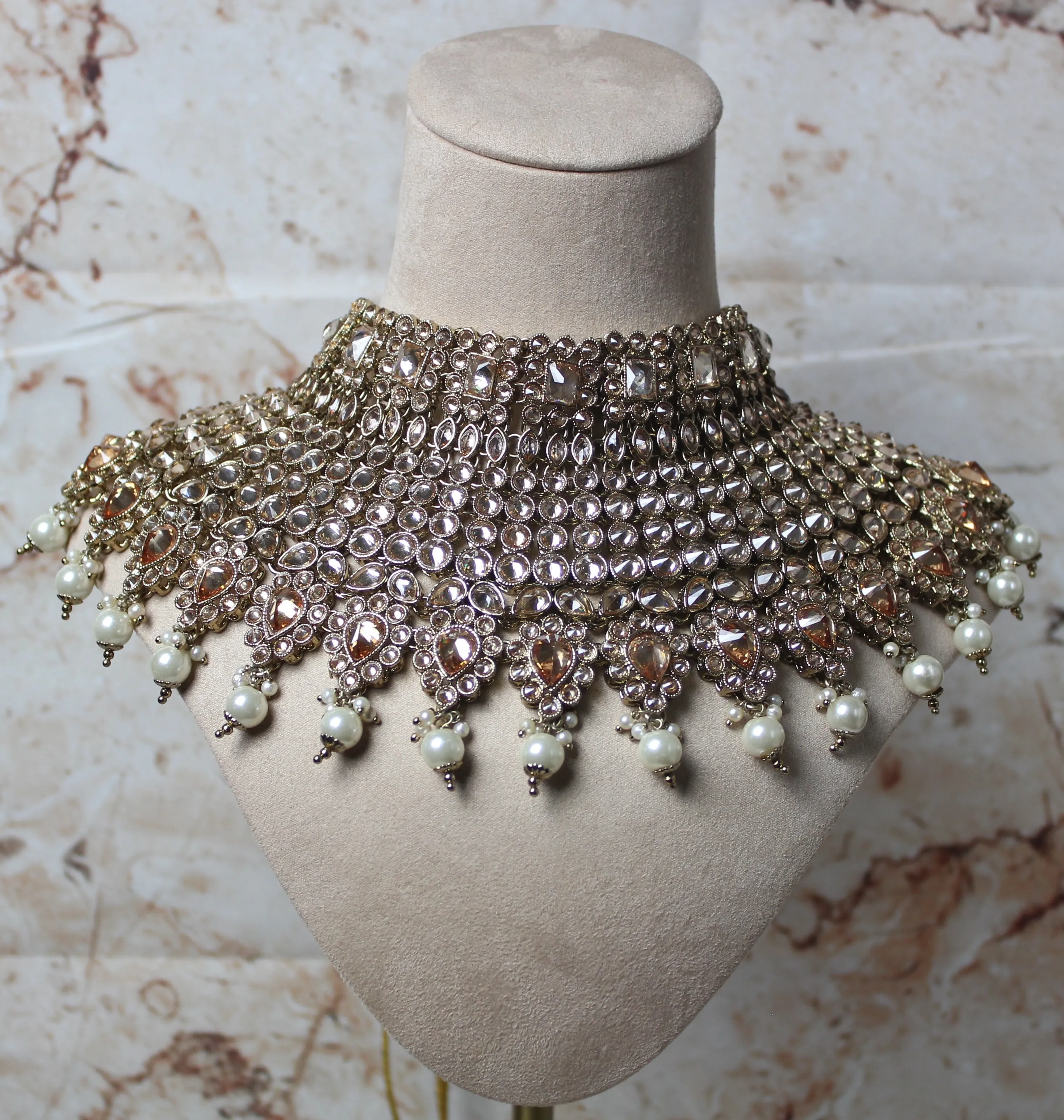 Shaila Bridal Set in Gold