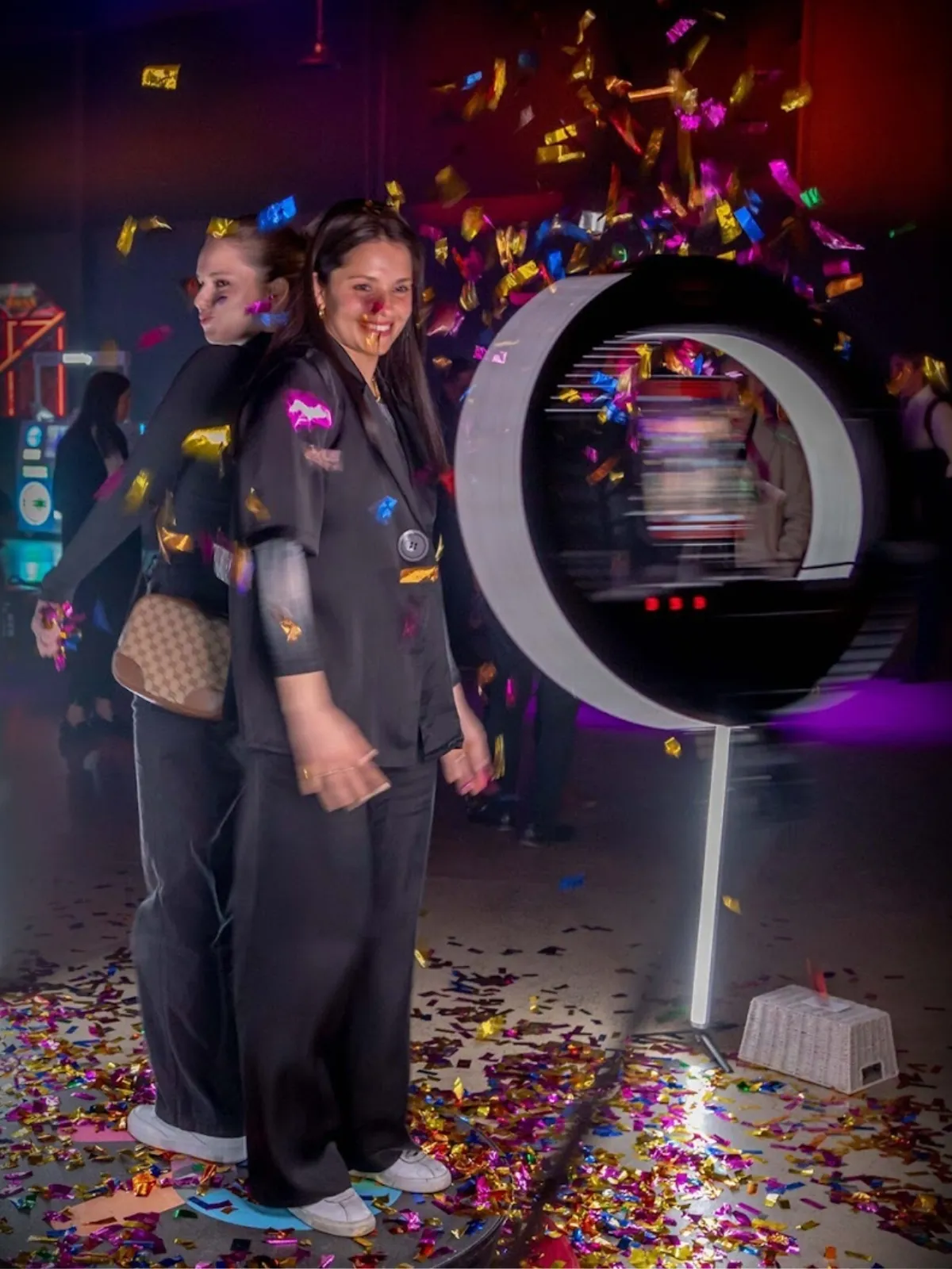 Entertainment & Atmosphere