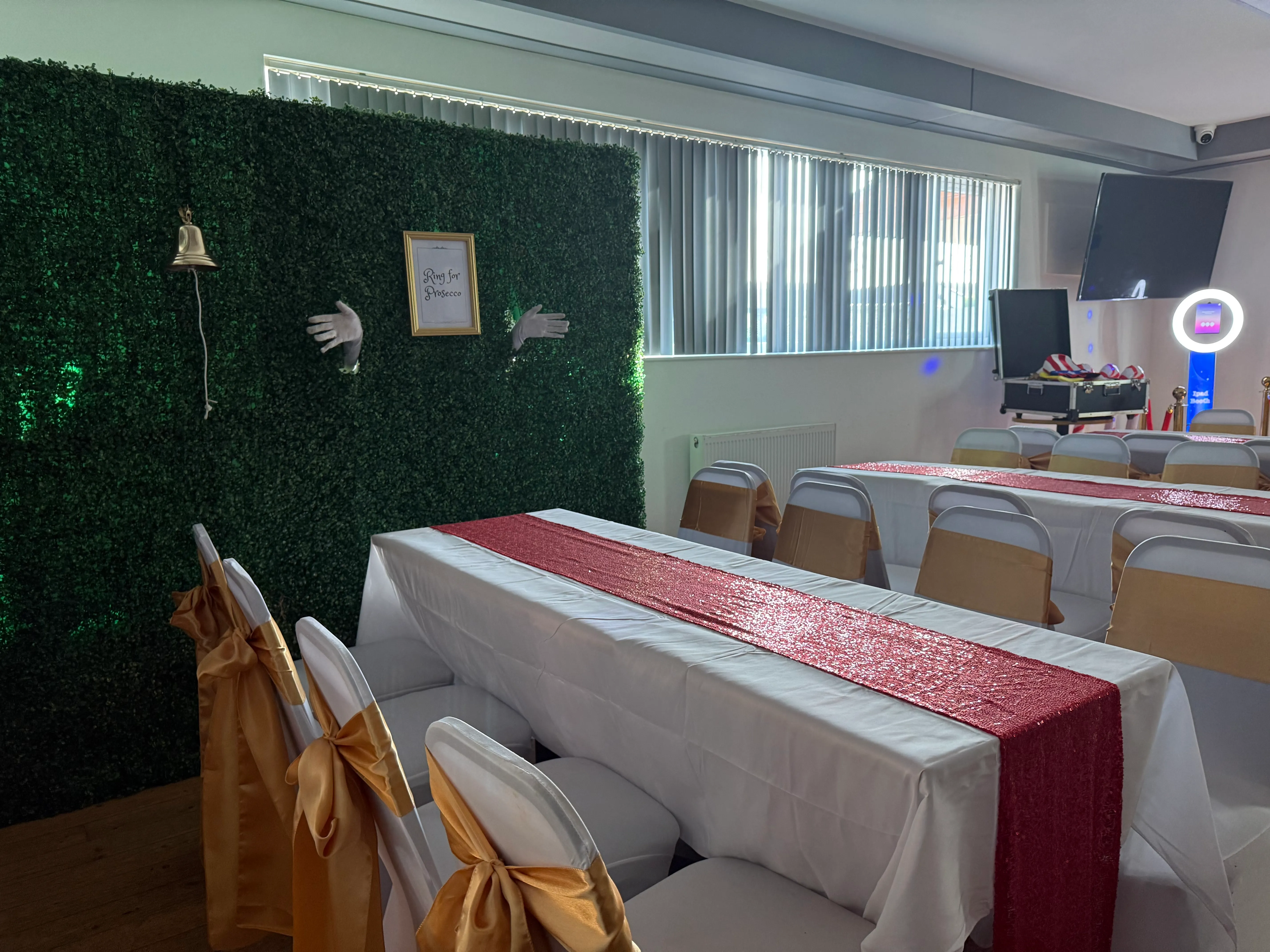 Live Prosecco Wall (c/w Operator)