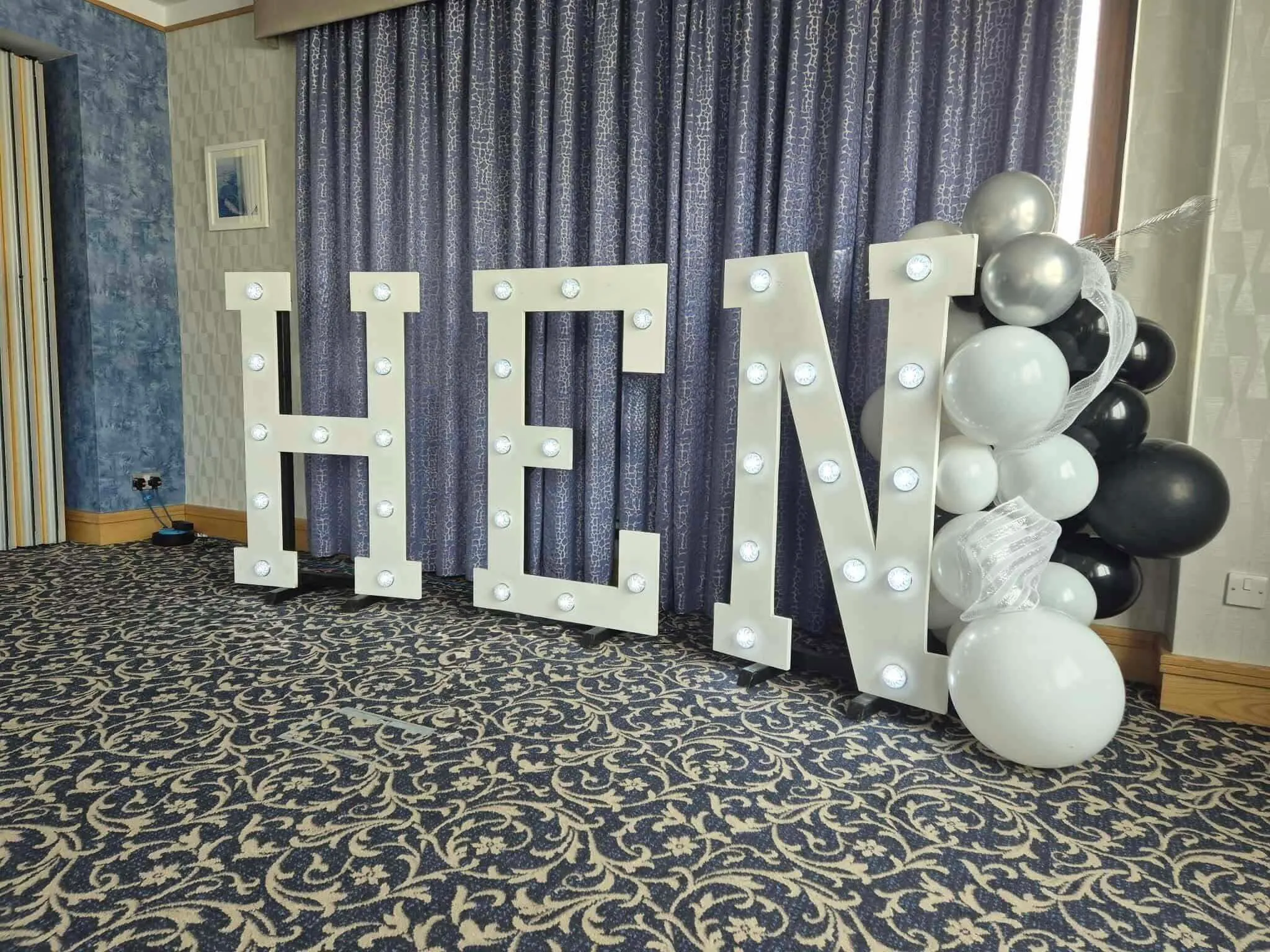 HEN 4ft LED Letters