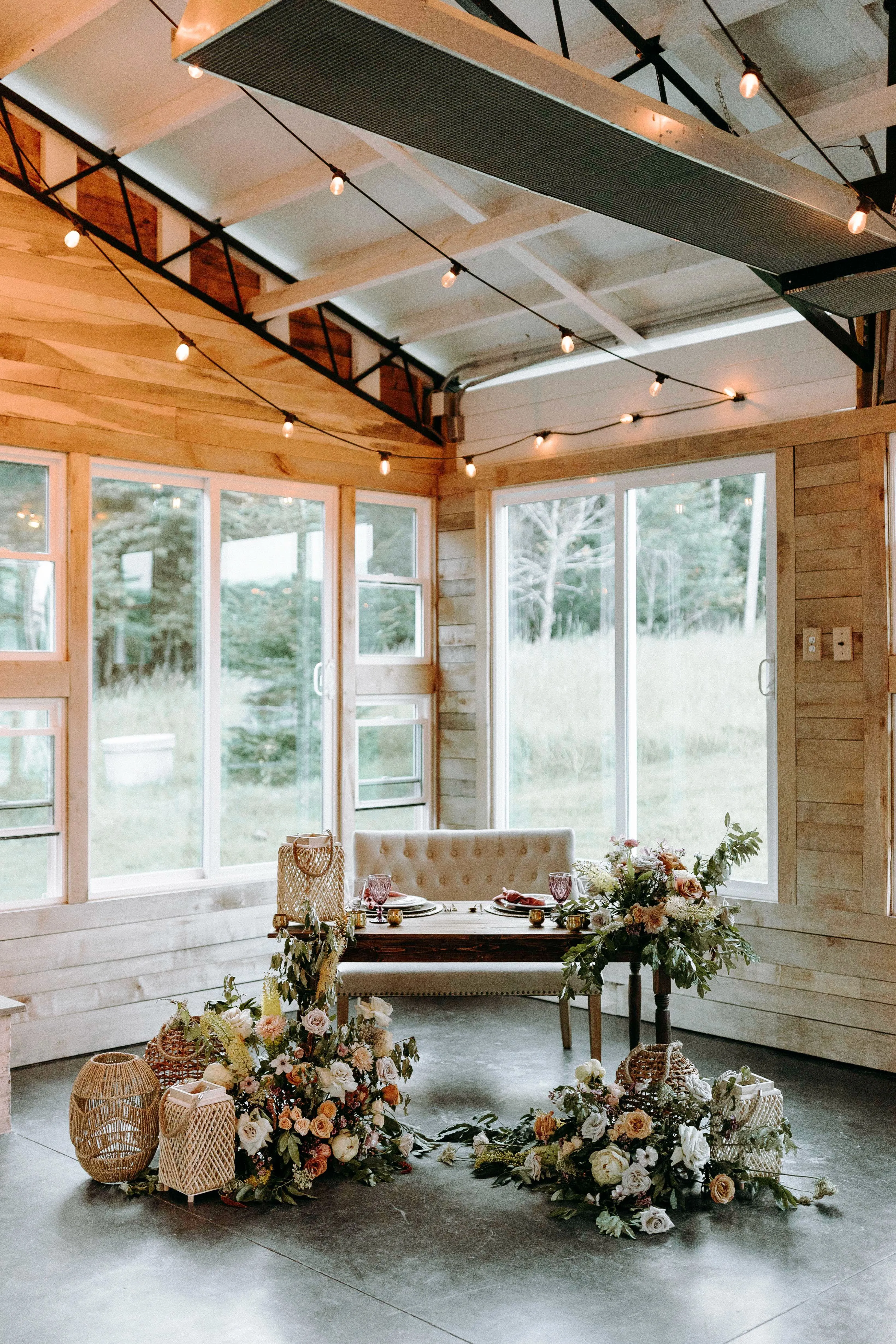 Large Tables & Sweetheart Tables