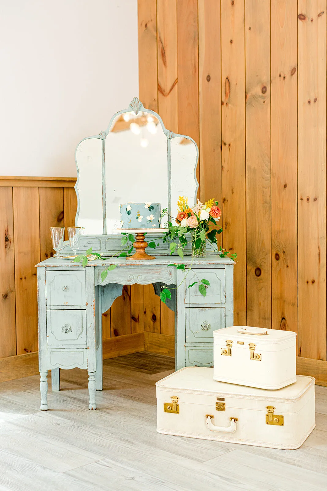 Vintage Shabby Chic Vanity