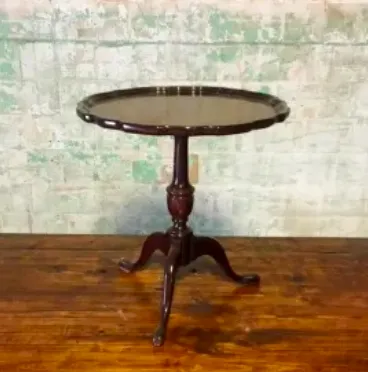 Medium Round Pedestal Table