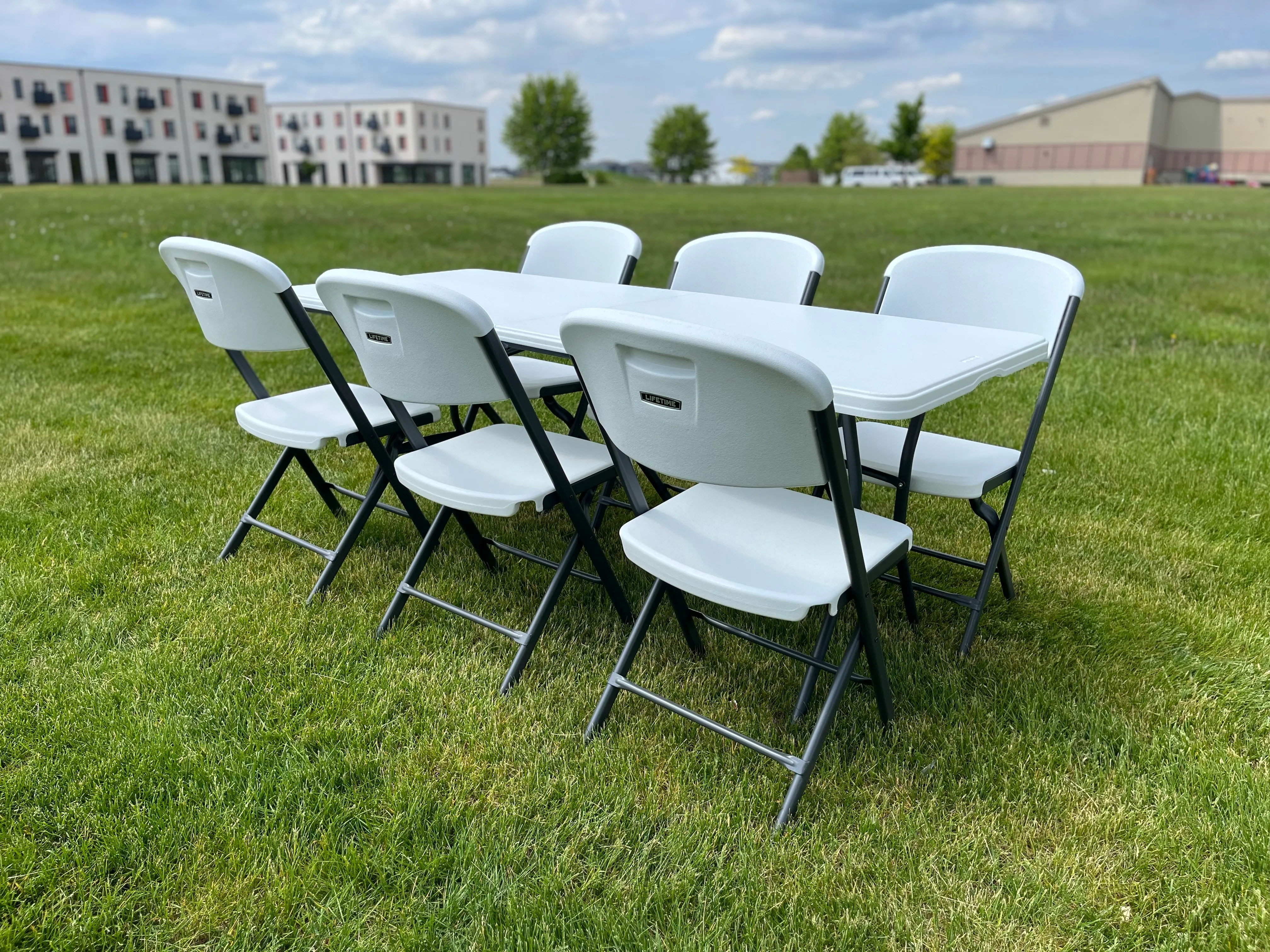 Tables & Seating