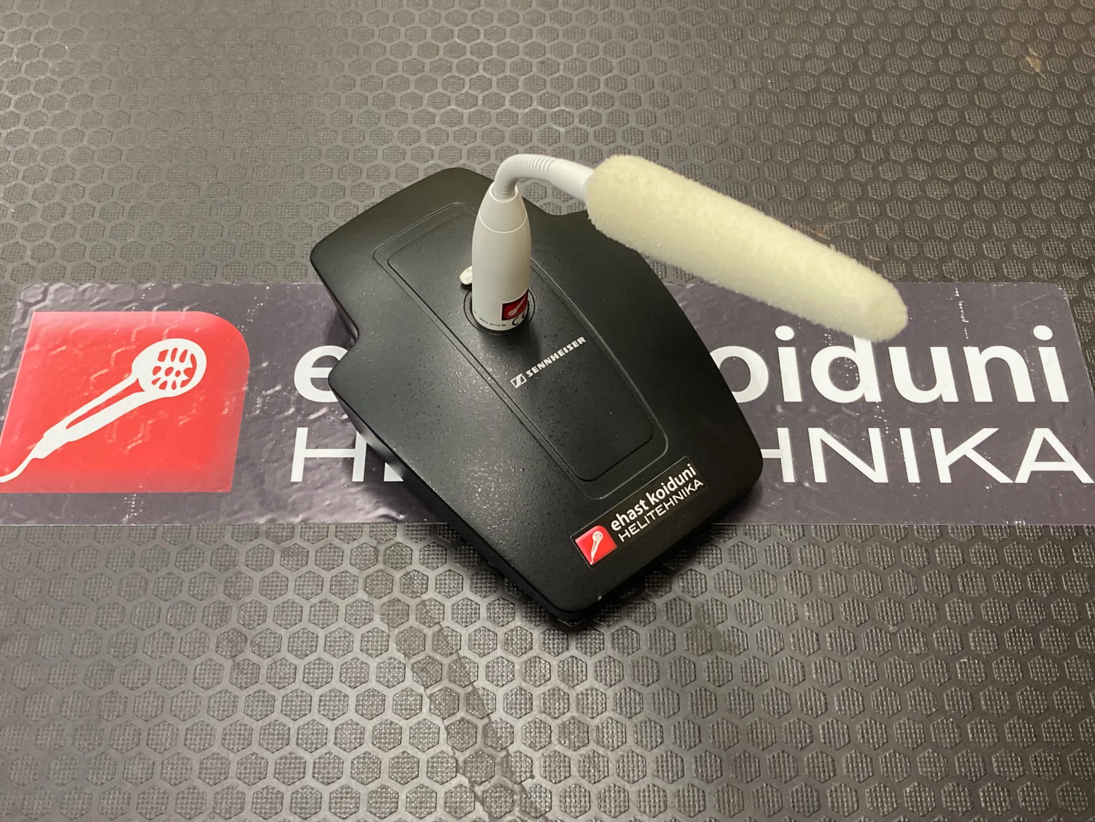 Sennheiser Mat 133B puldimikrofon, varustatud goosneck mikrofonikapsliga