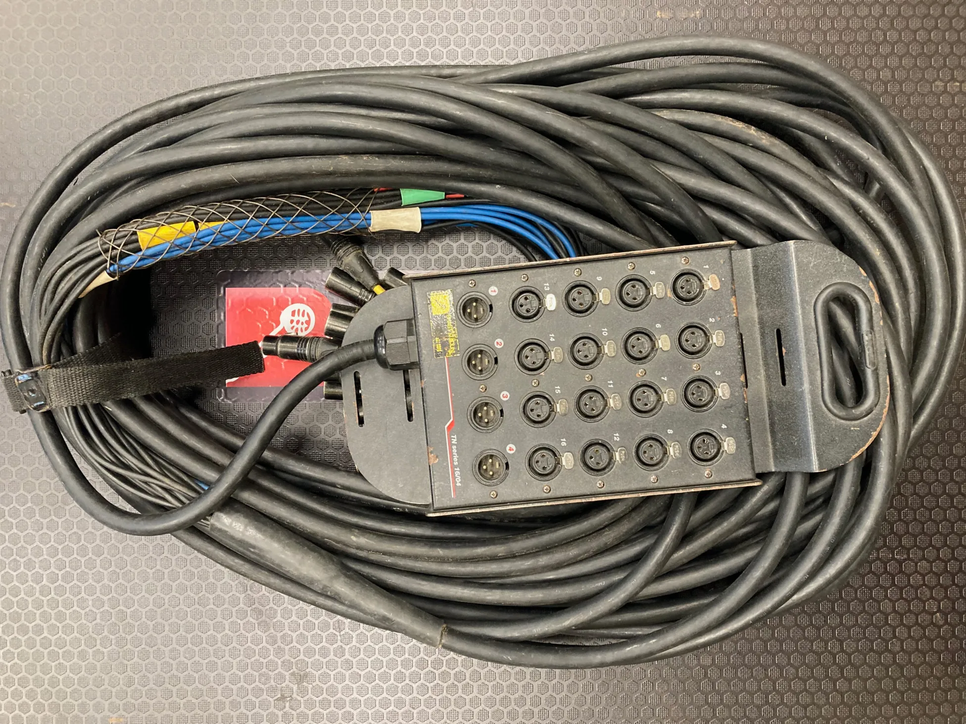 XLR 16 in/4 out karp 30m lavamagistraal