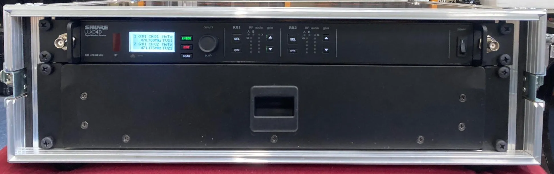 Raadiomikrofon Shure ULXD4D Kahe kanaliga vastuvõtja + 2x ULXD2/B58 mikrofon