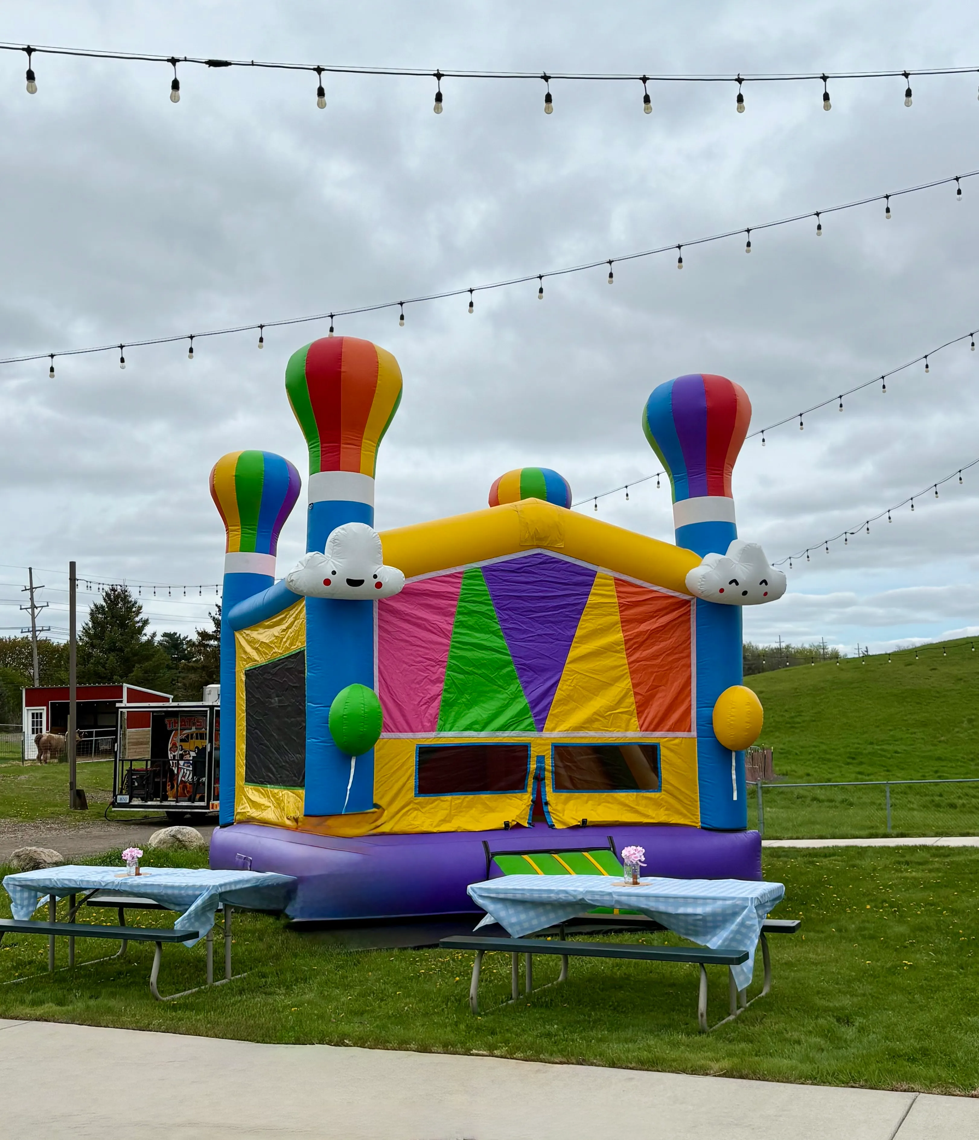 HAPPY BIRTHDAY! Large Balloon Bounce House