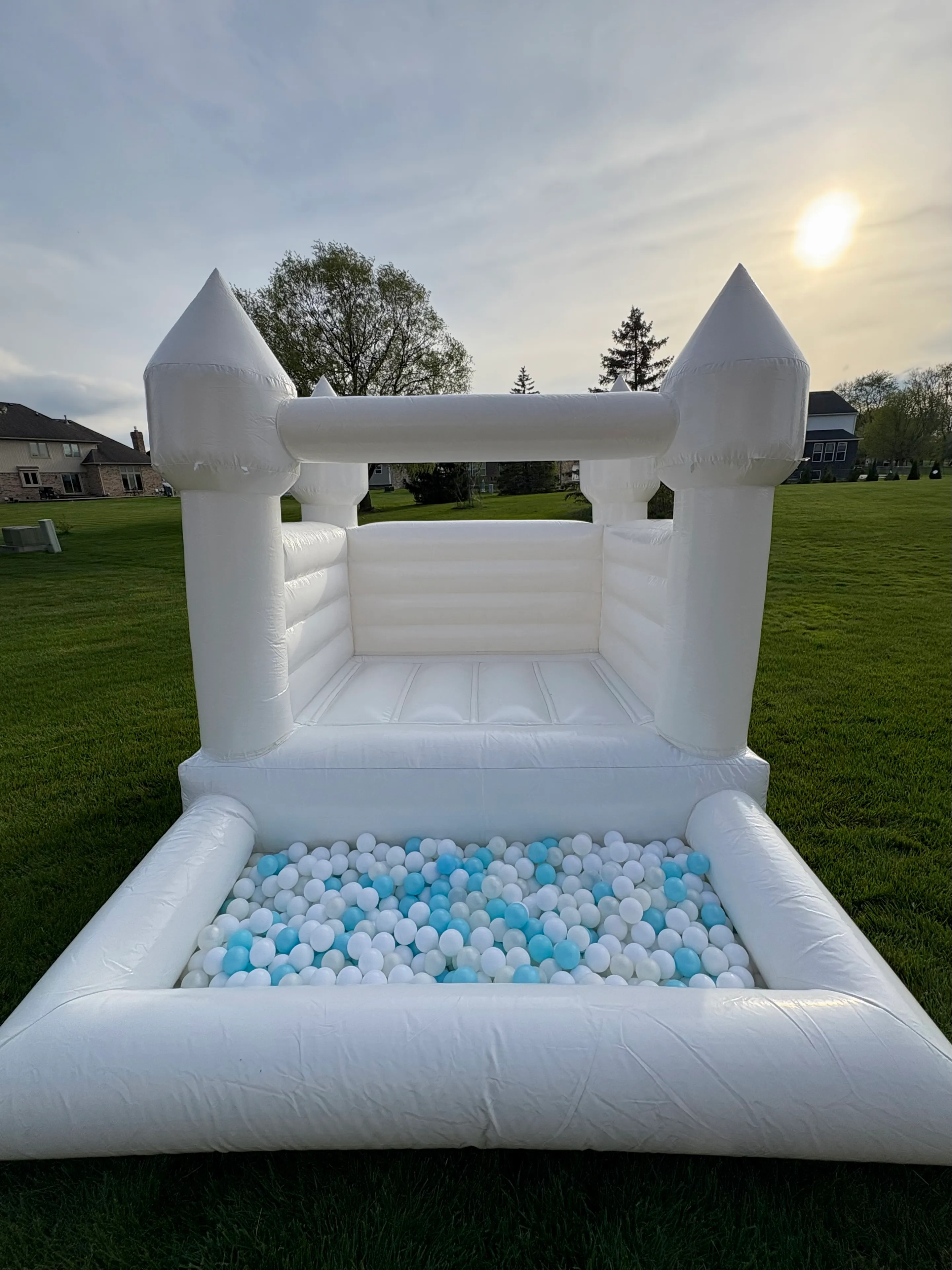 Mini White Bounce with Attached Ball Pit