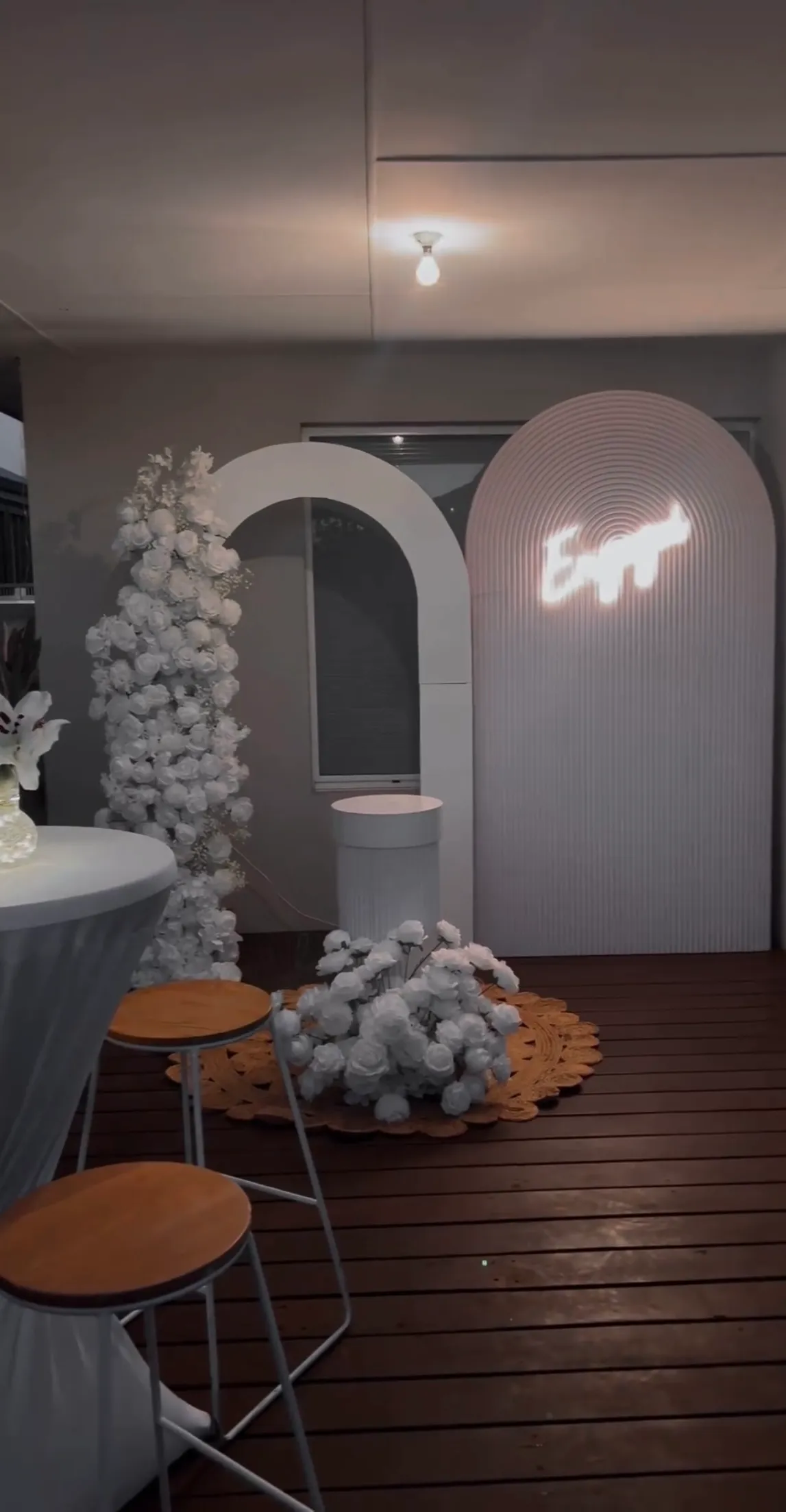 White Ripple Arch and Plain Hollow Arch Set (Delivery Item)