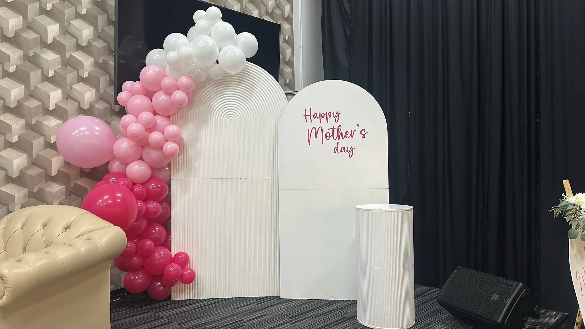 White Arch Backdrops and Balloon Package