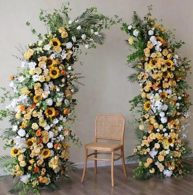 Flower Horn Arch (Delivery Item)