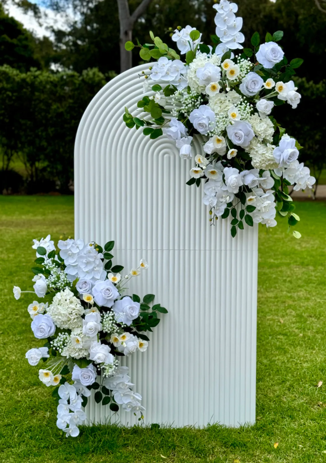 White Ripple Arch Backdrop (Delivery Item)