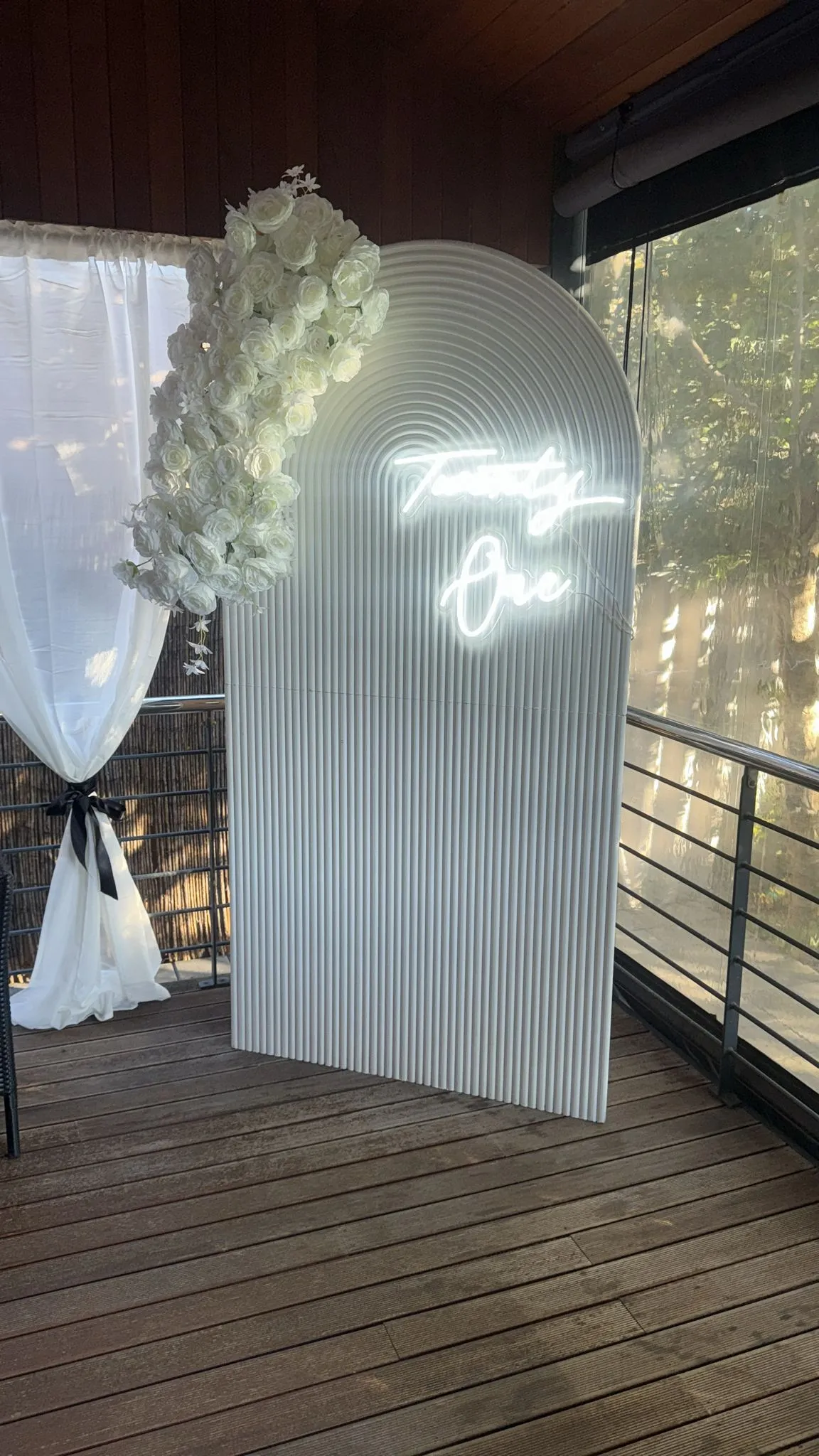 Twenty One White Backdrop Package