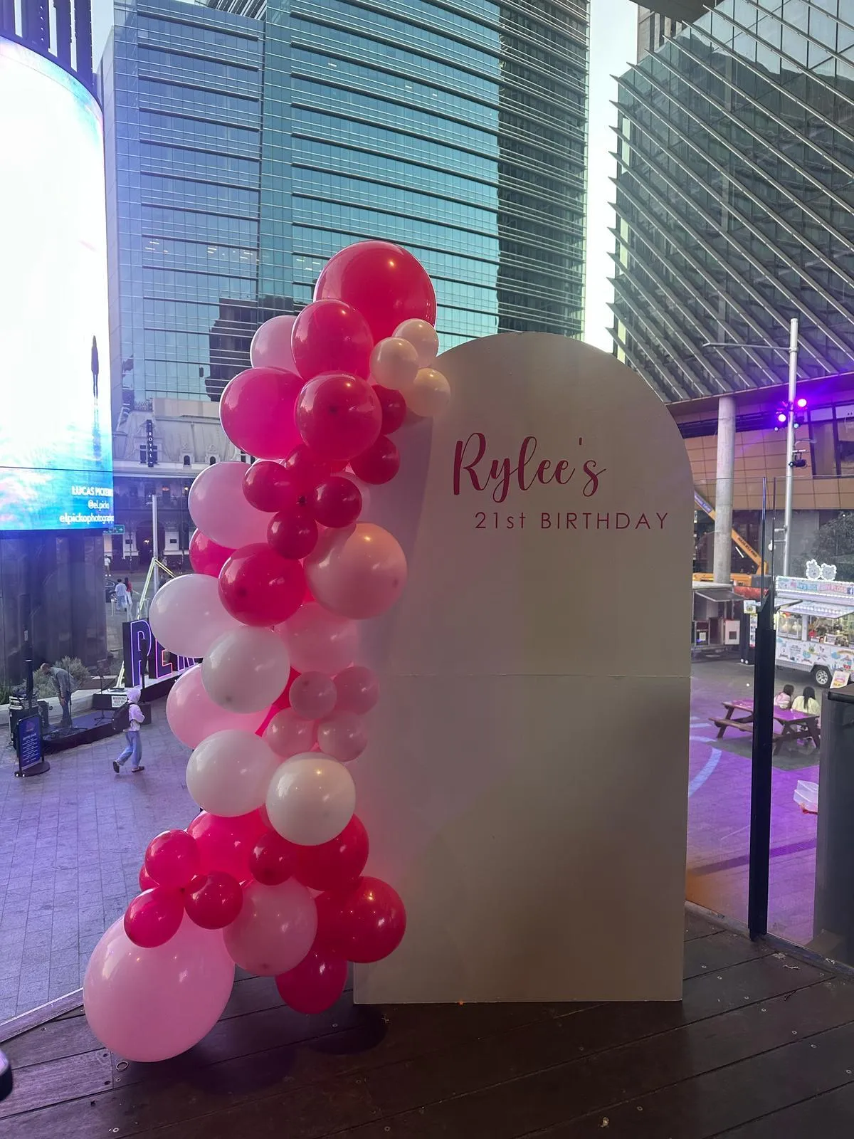 Plain White Backdrop and Balloon Package