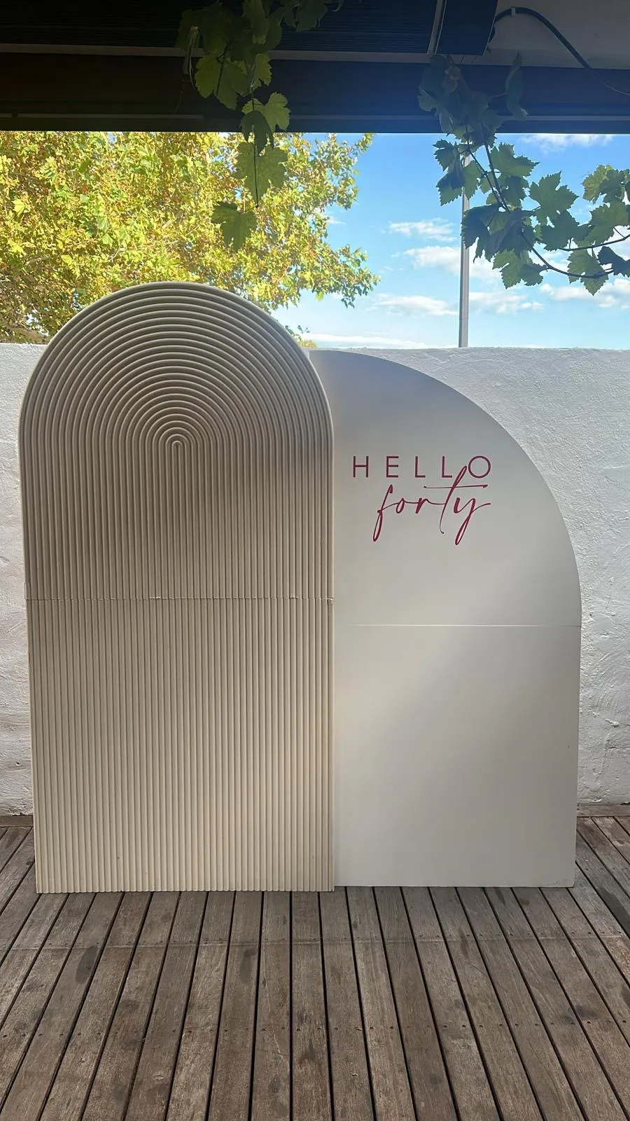 Beige Ripple and White Sail Arch Backdrop Package