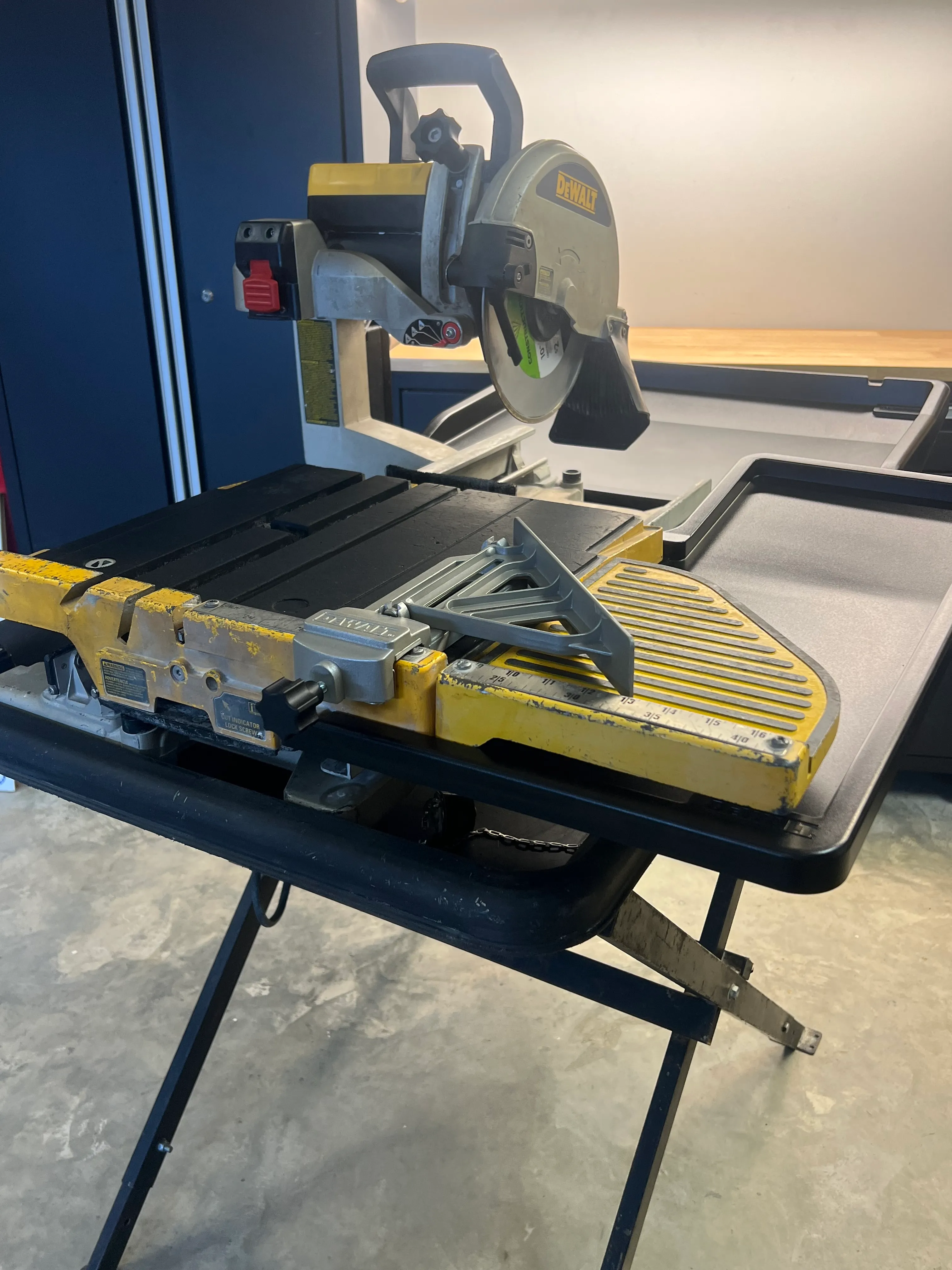 Dewalt Corded 10" Wet Tile Saw D24000