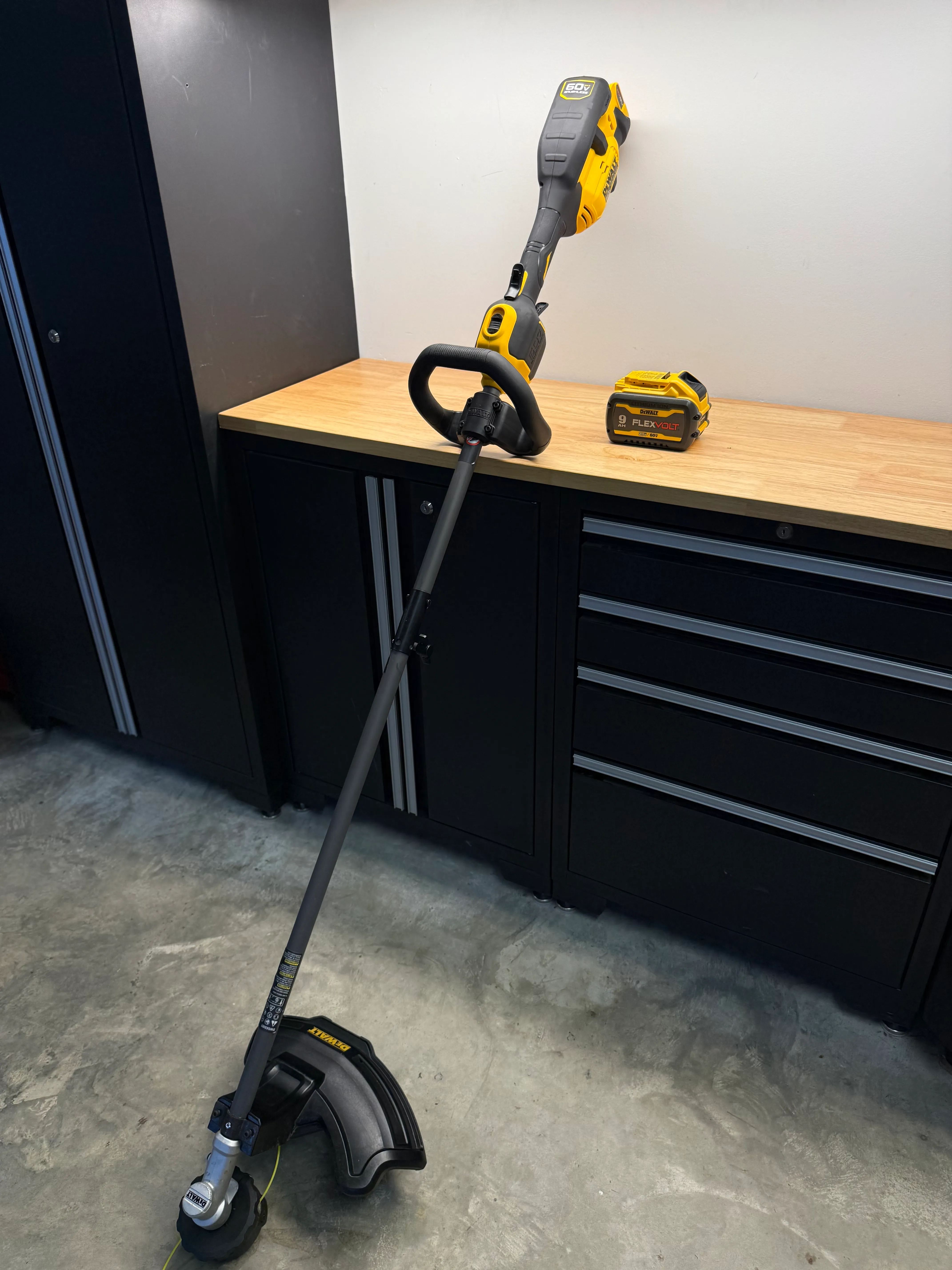 Dewalt 60V String Trimmer DCST972 + Battery + Charger
