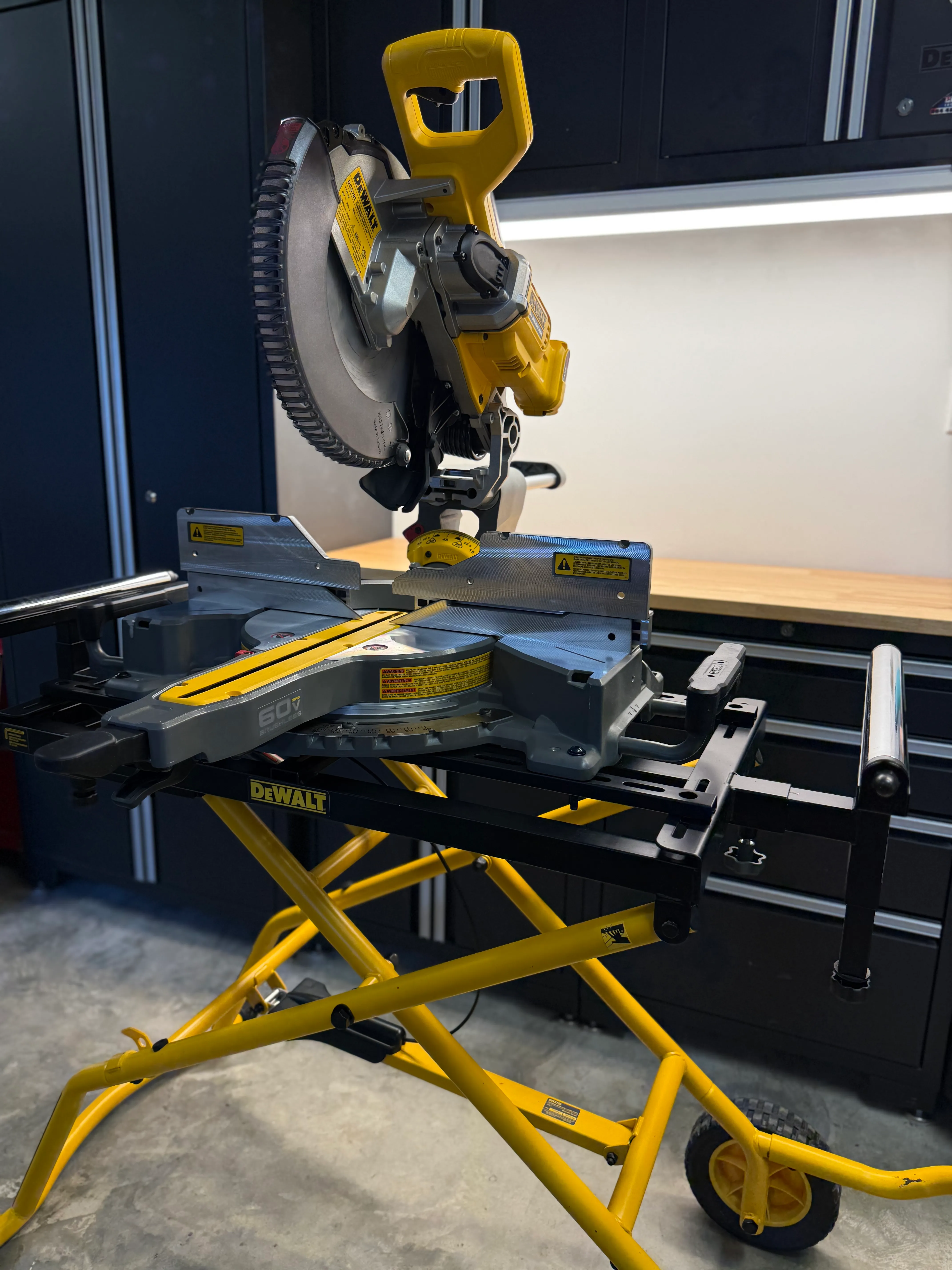Dewalt 60V 12" Double-Bevel Sliding Miter Saw DCS781 + Battery + Charger