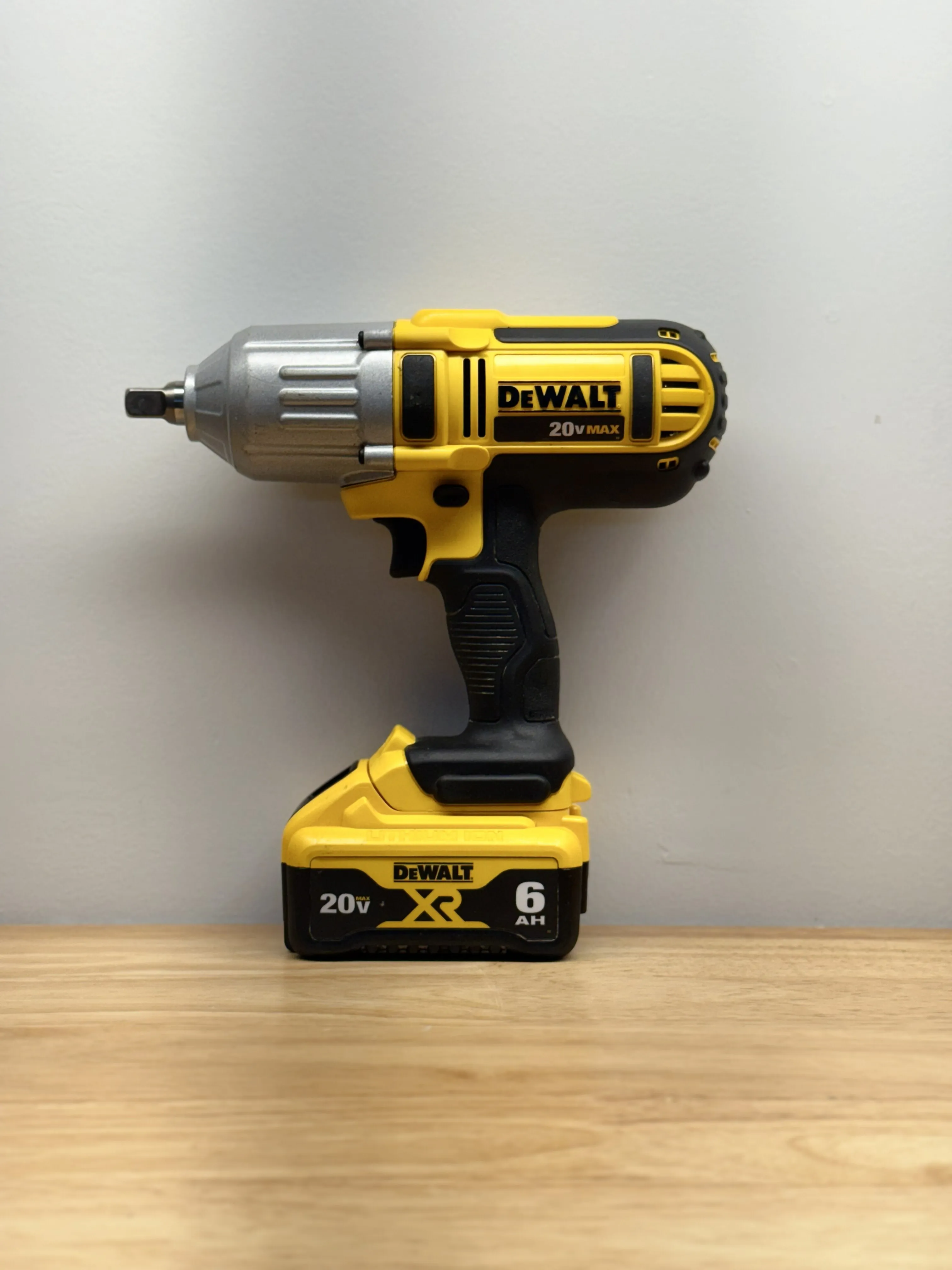 Dewalt 20V 1/2" Impact Wrench DCF889 + Battery + Charger