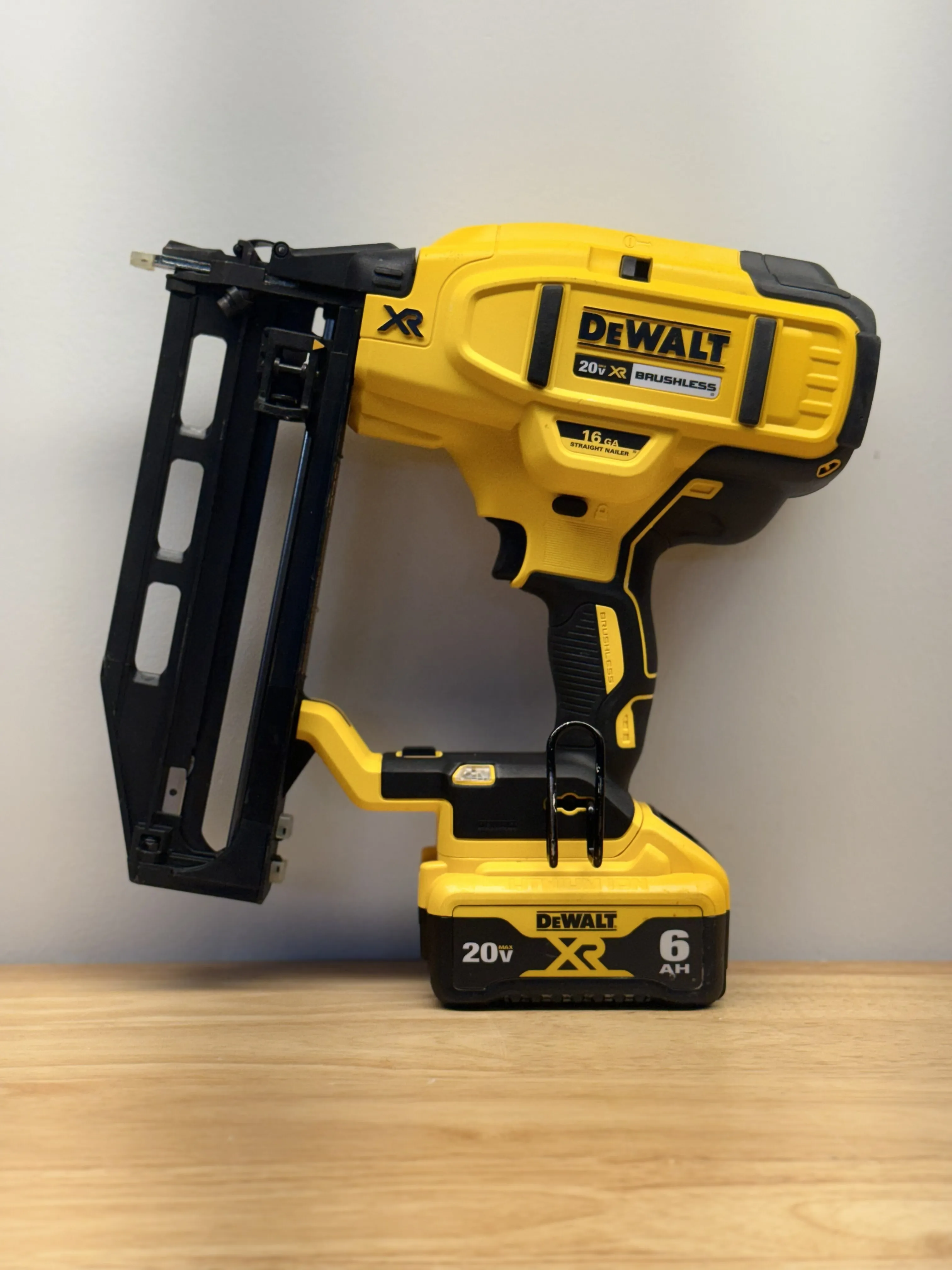Dewalt 20V 16GA Finish Nailer DCN662 + Battery + Charger