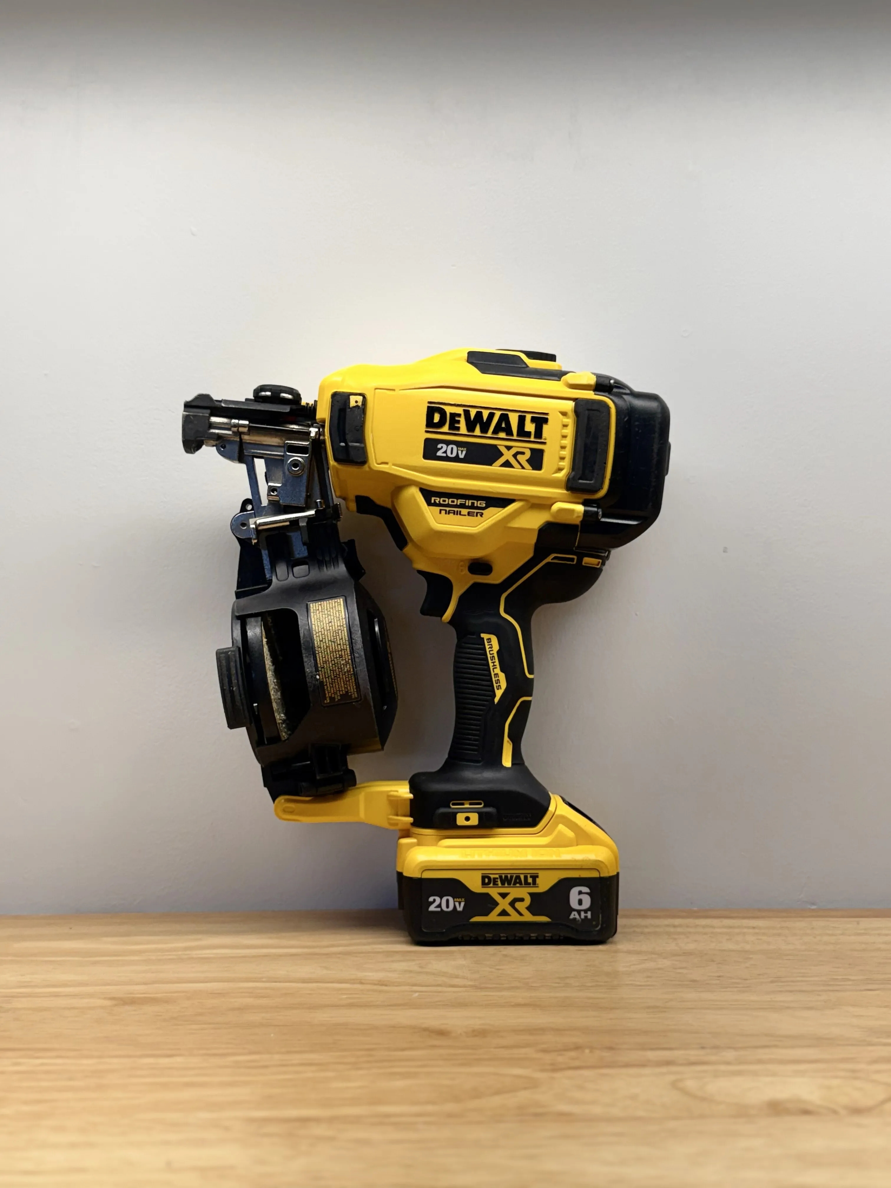 Dewalt 20V Roofing Nailer DCN45RN + Battery + Charger