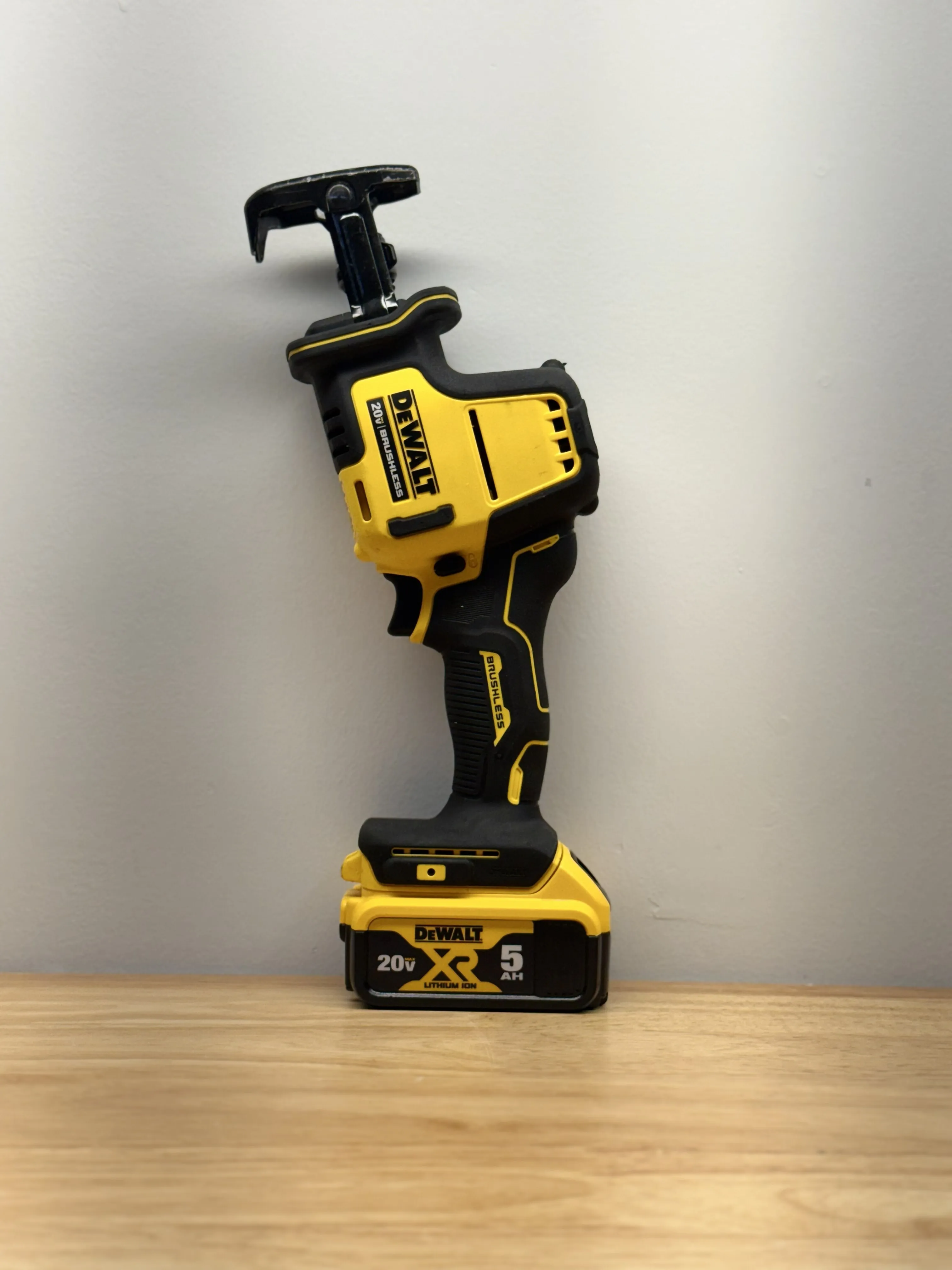 Dewalt 20V One-Hand Reciprocating Saw DCS369 + Battery + Charger