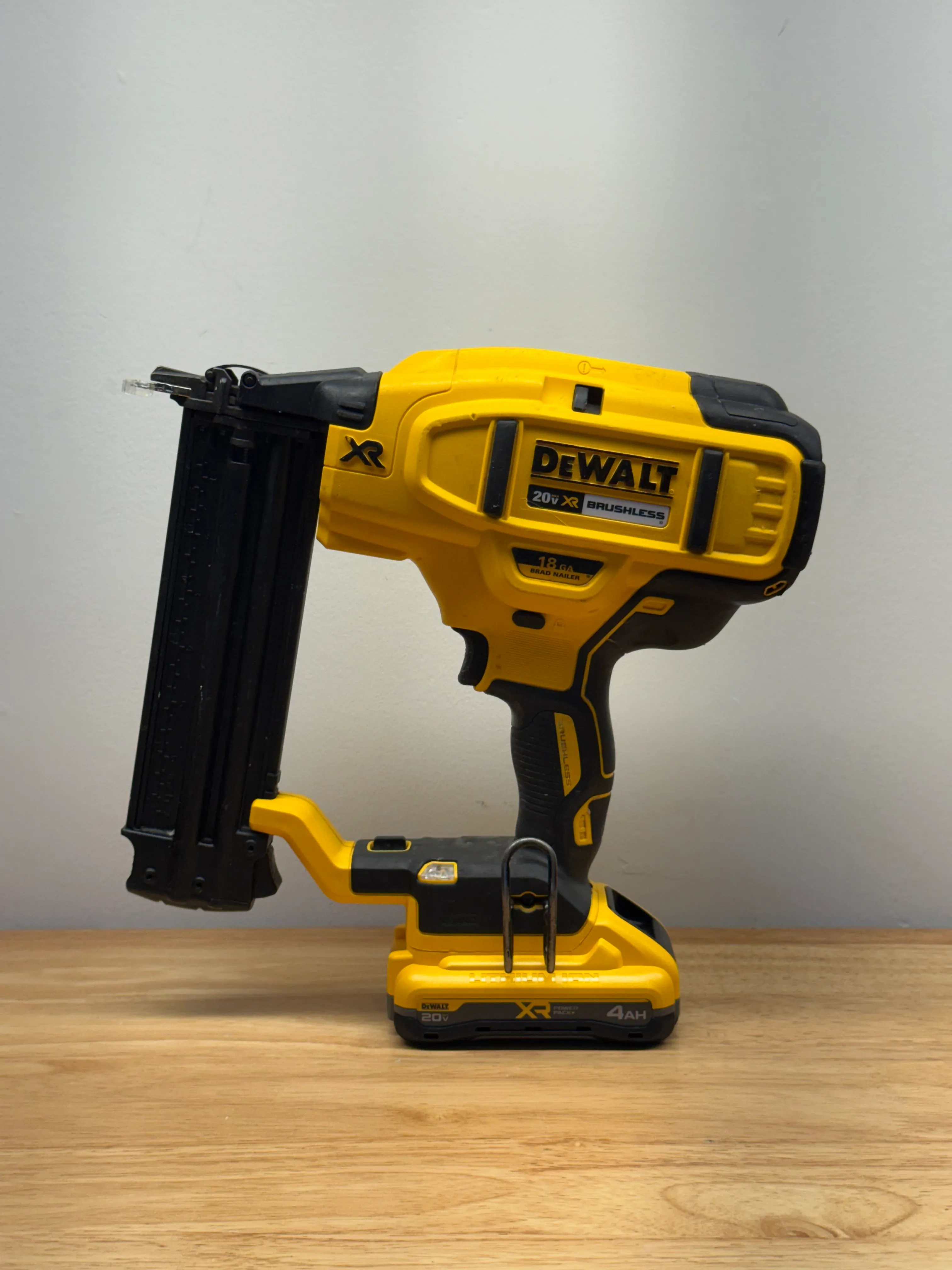 Dewalt 20V 18GA Brad Nailer DCN680 + Battery + Charger