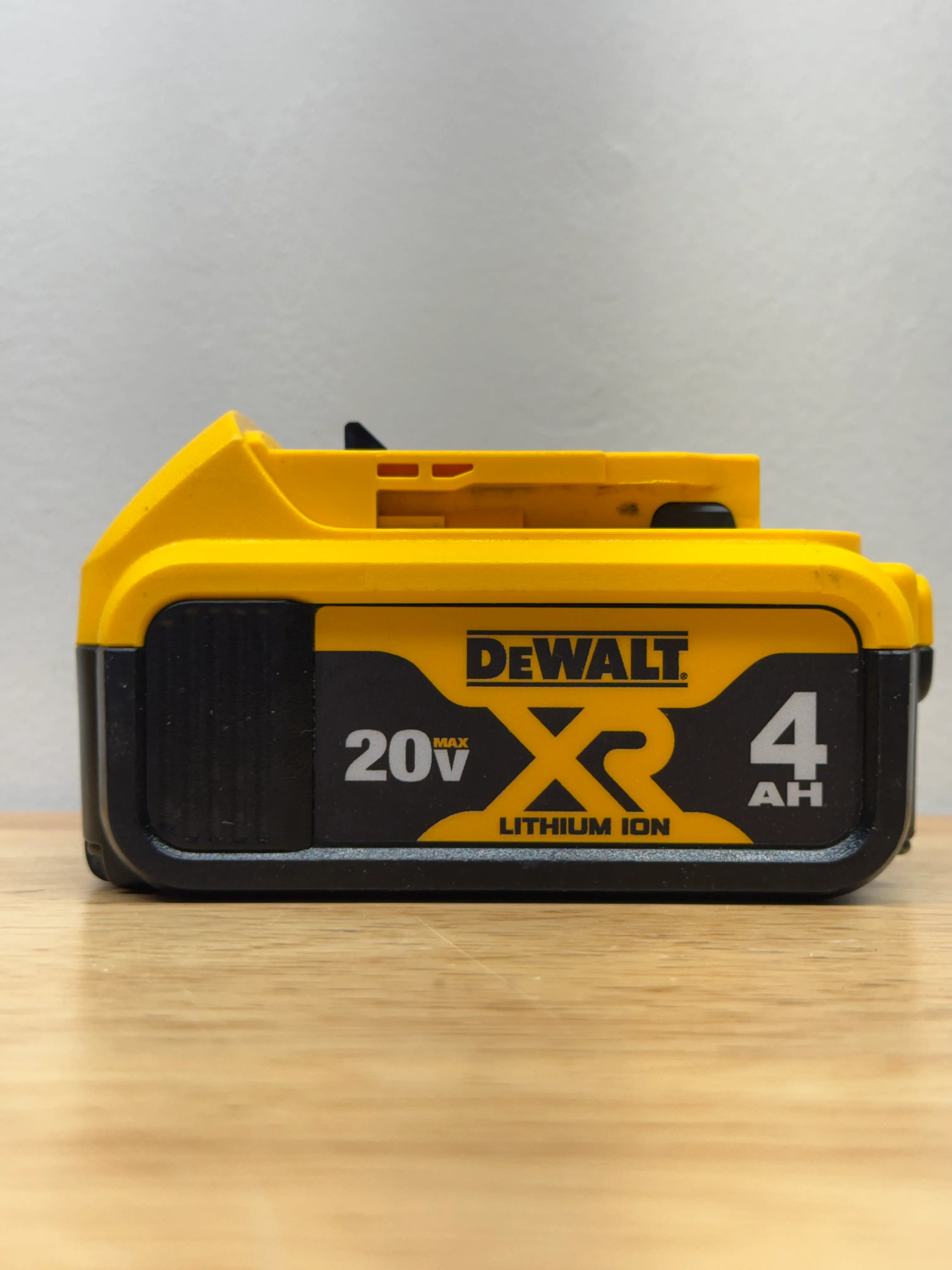Dewalt 20V 4AH Battery DCB204
