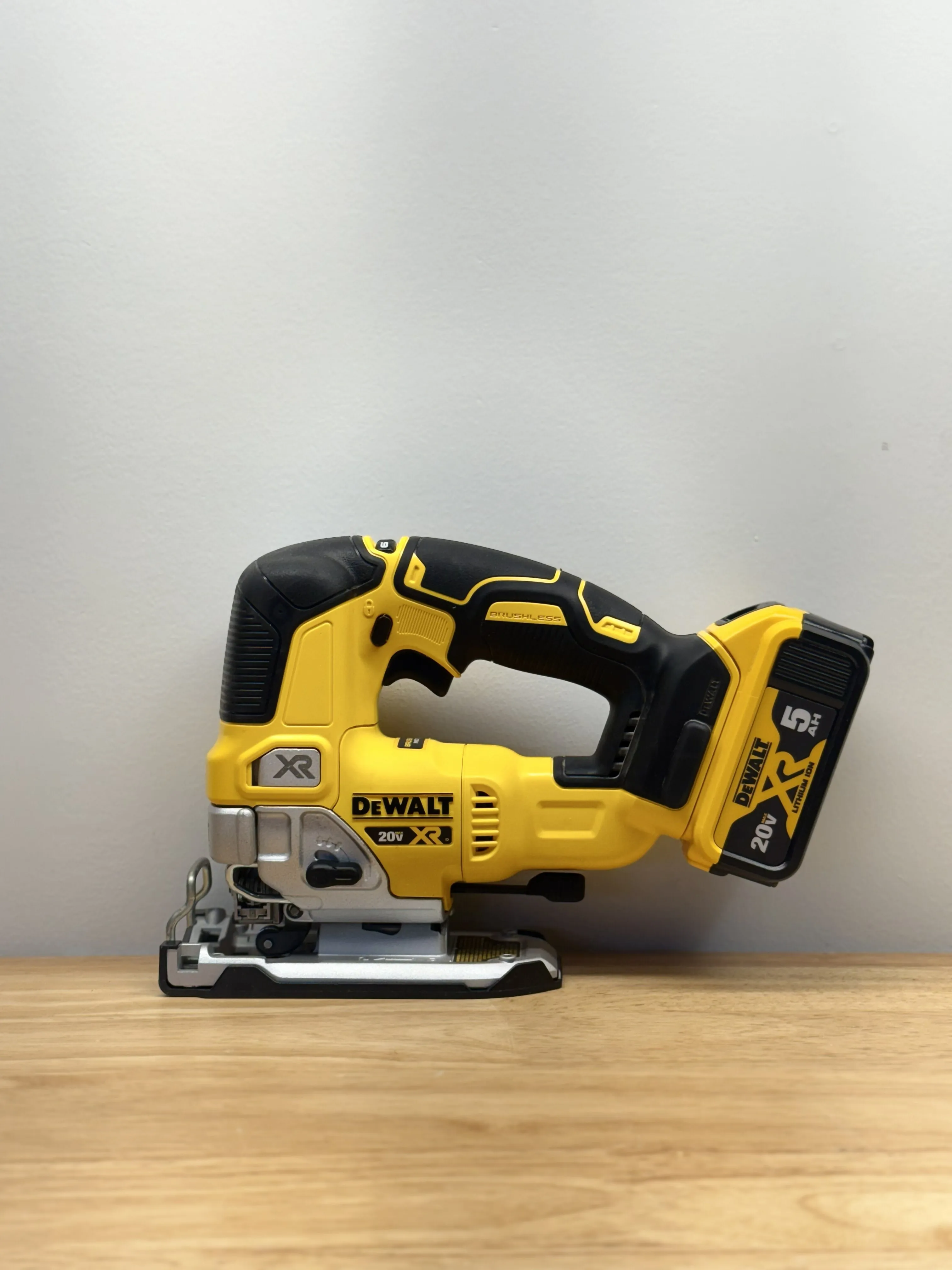 Dewalt 20V Jigsaw DCS334 + Battery + Charger