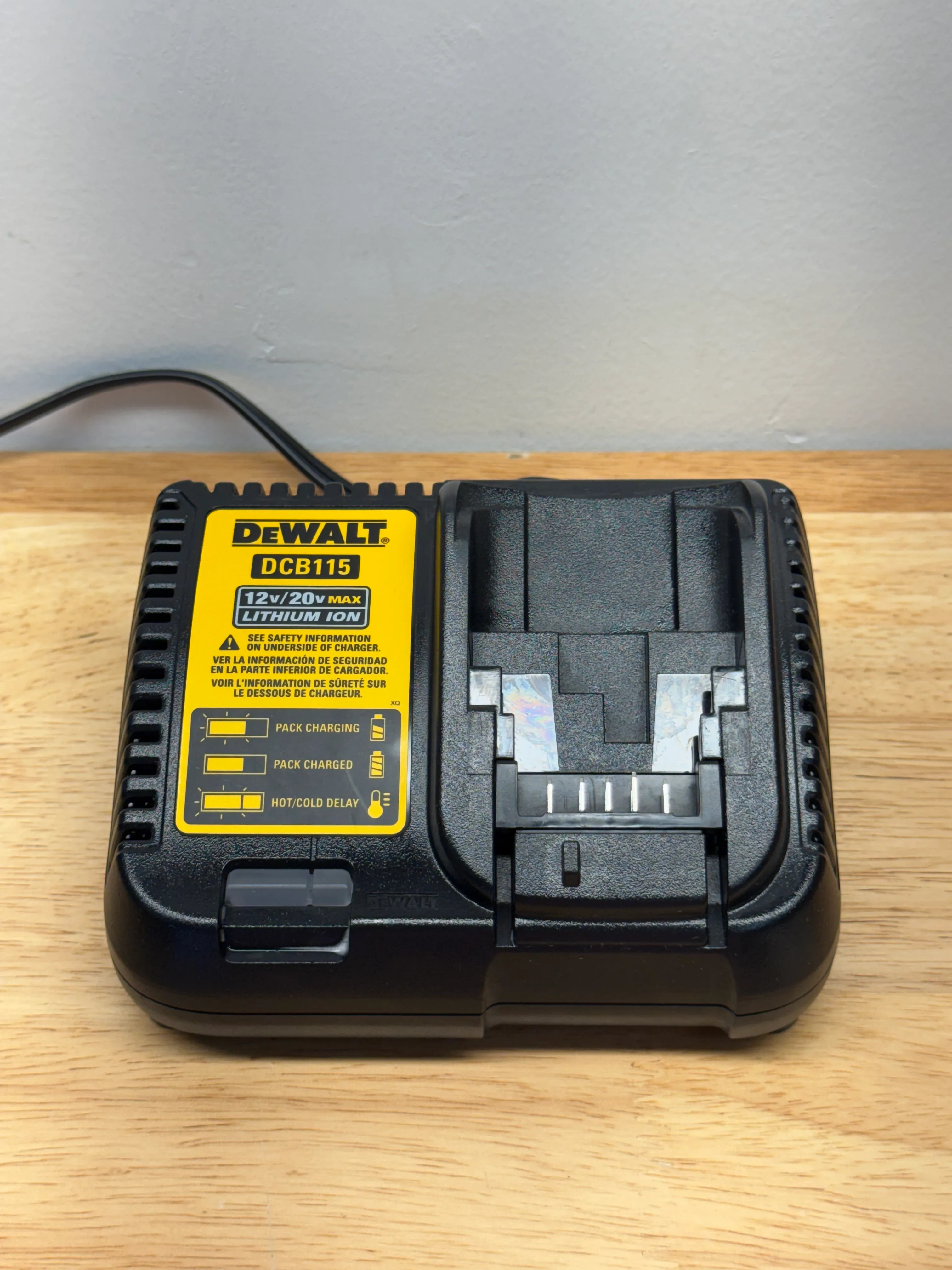 Dewalt 20V 4AH Charger DCB115