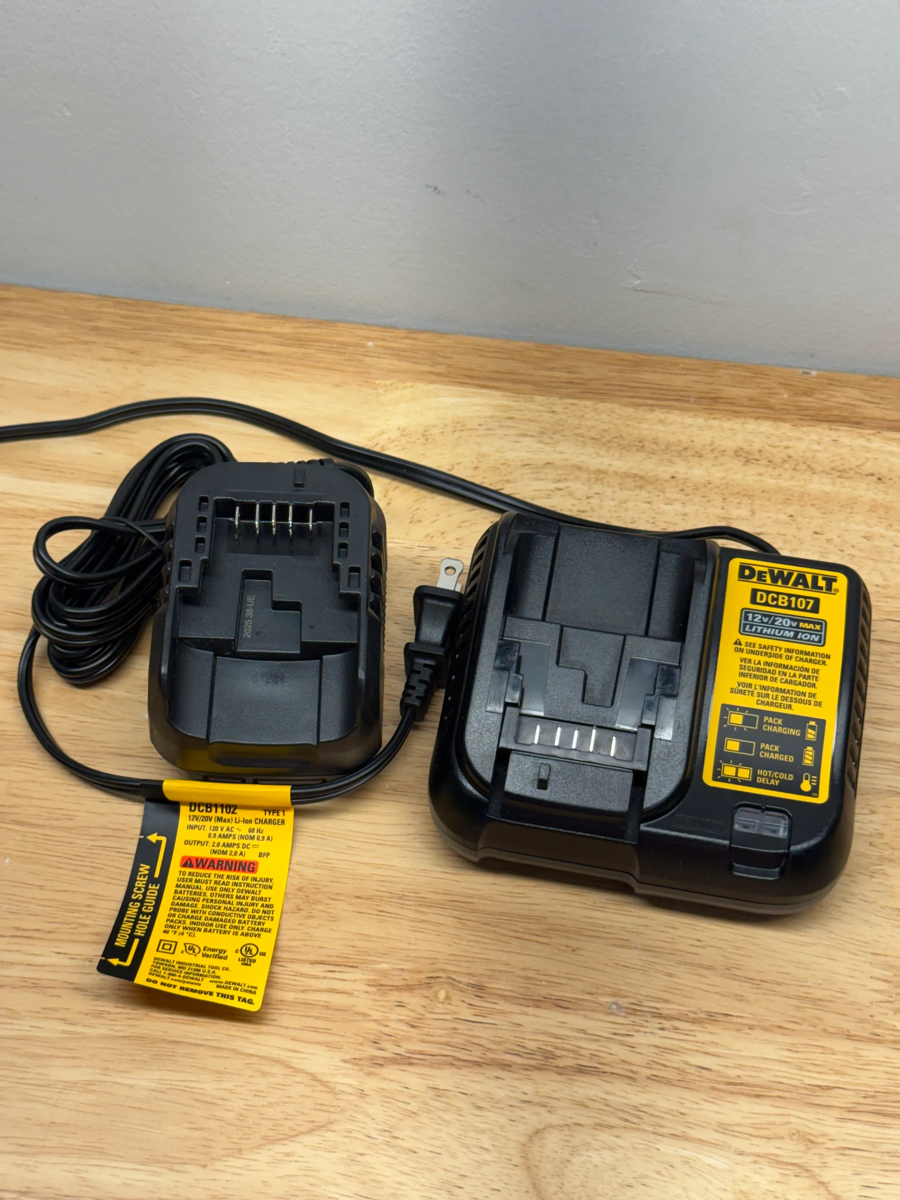 Dewalt 20V 1.5/2AH Charger