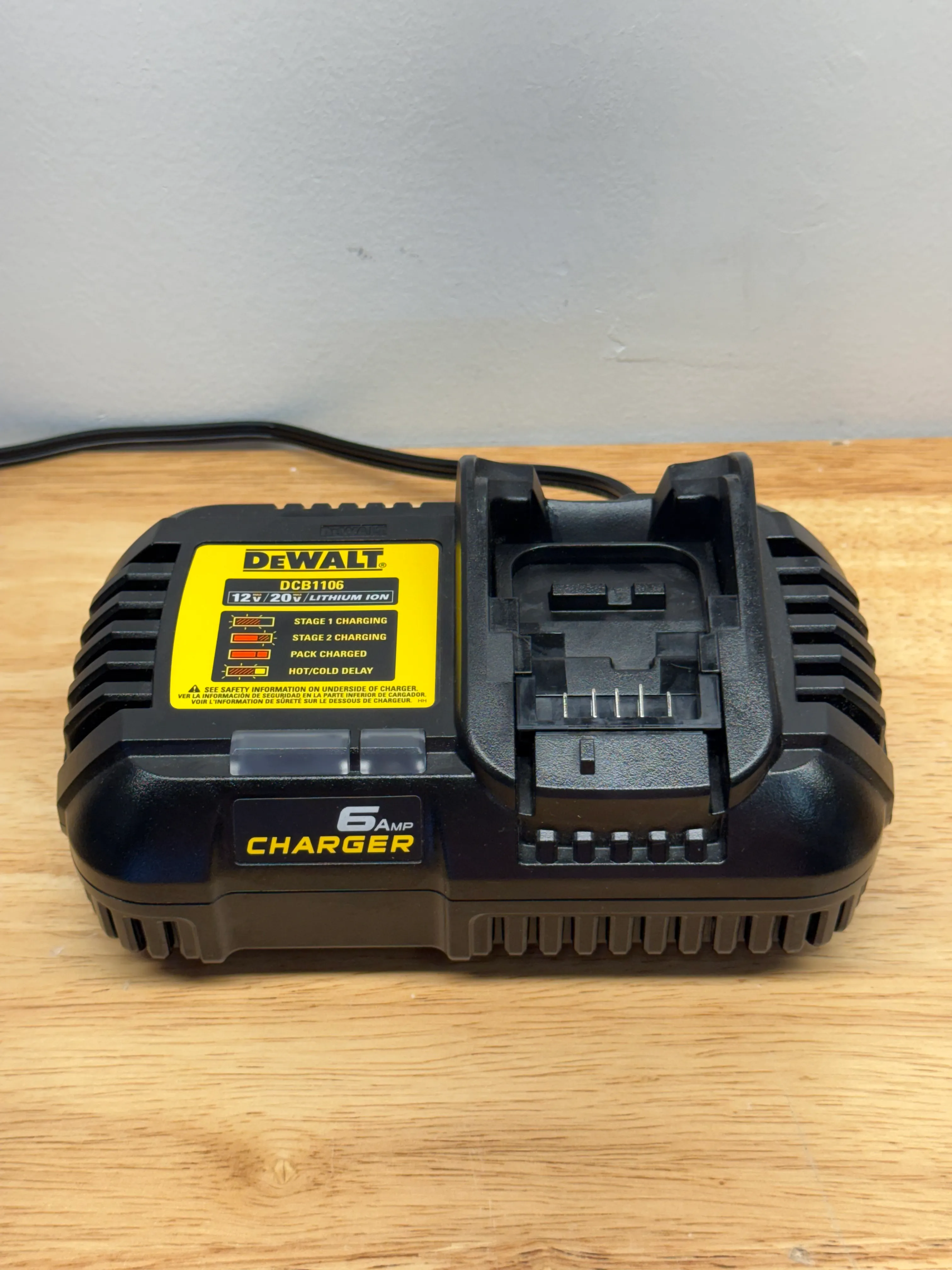 Dewalt 60V 6AH Charger DCB1106