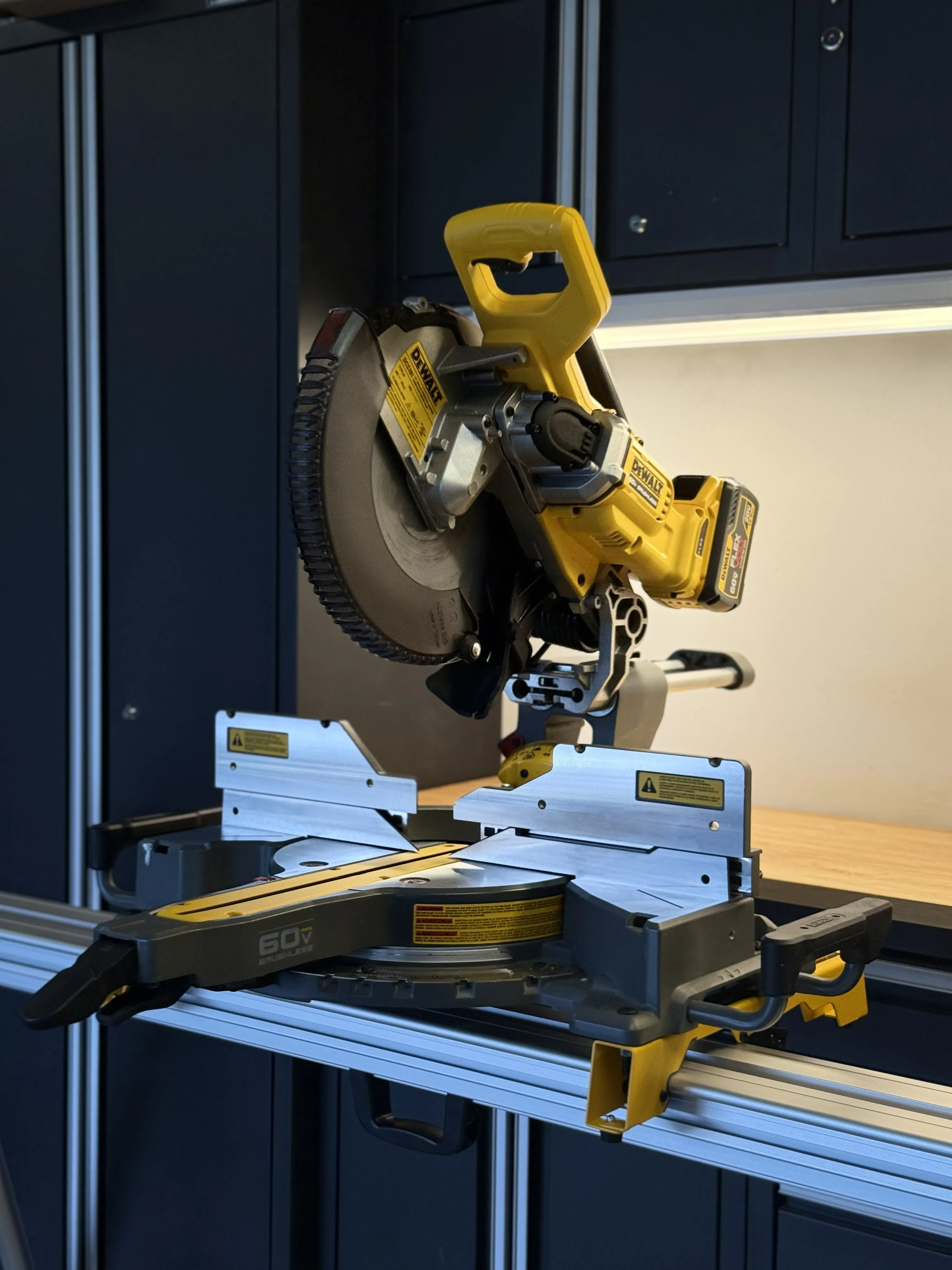 Dewalt 60V 12" Double-Bevel Sliding Miter Saw DCS781 + Battery + Charger