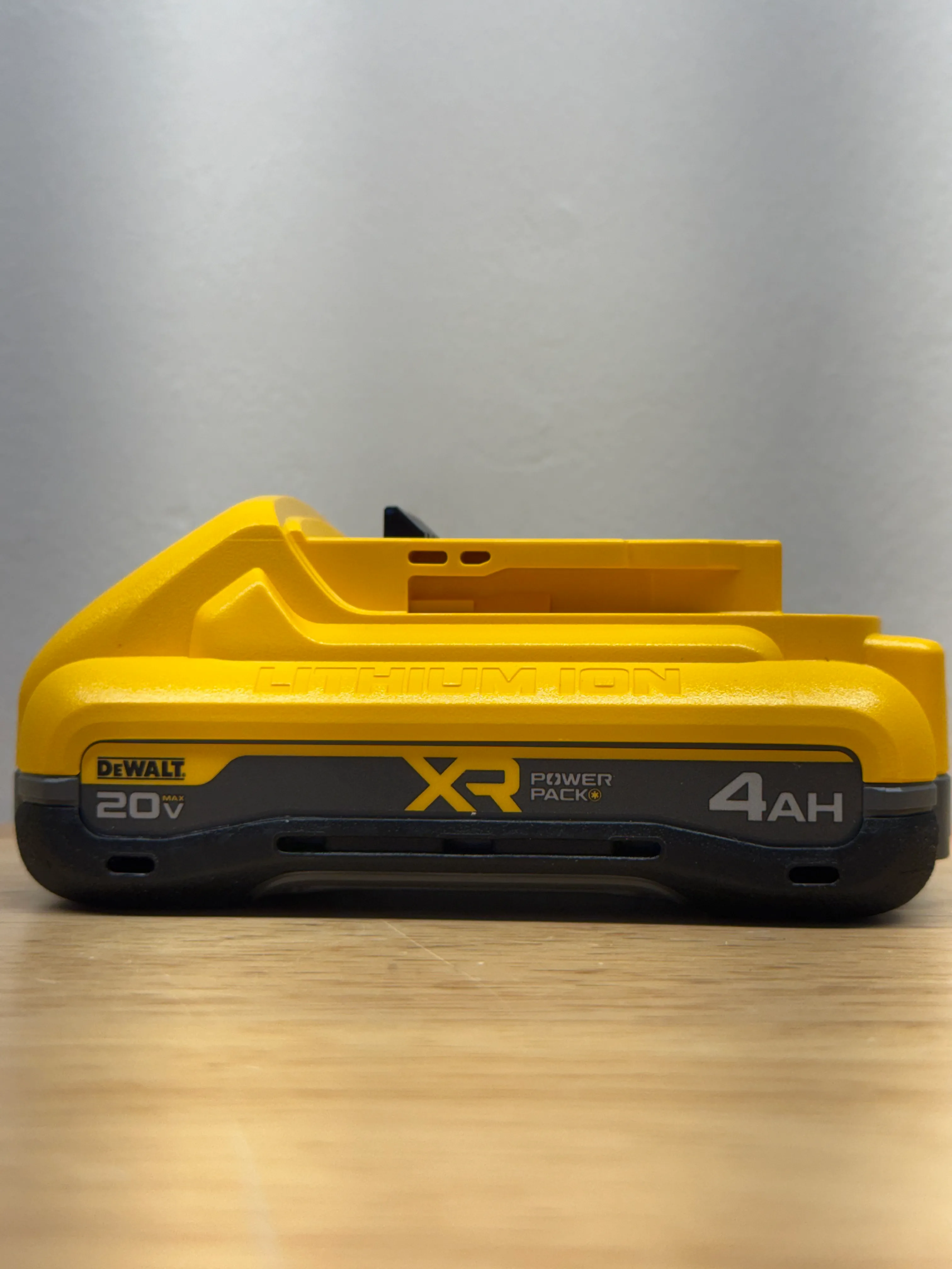 Dewalt 20v 4AH PowerPack Compact Battery DCB2104