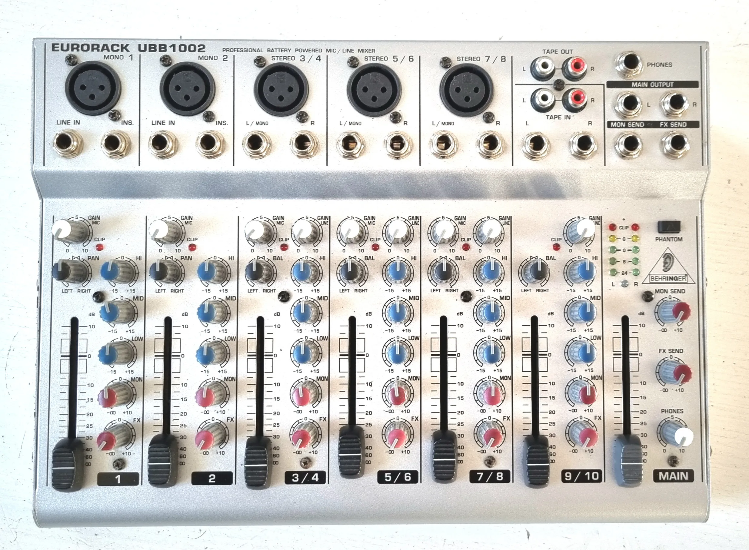 Console de mixage Behringer UBB1002