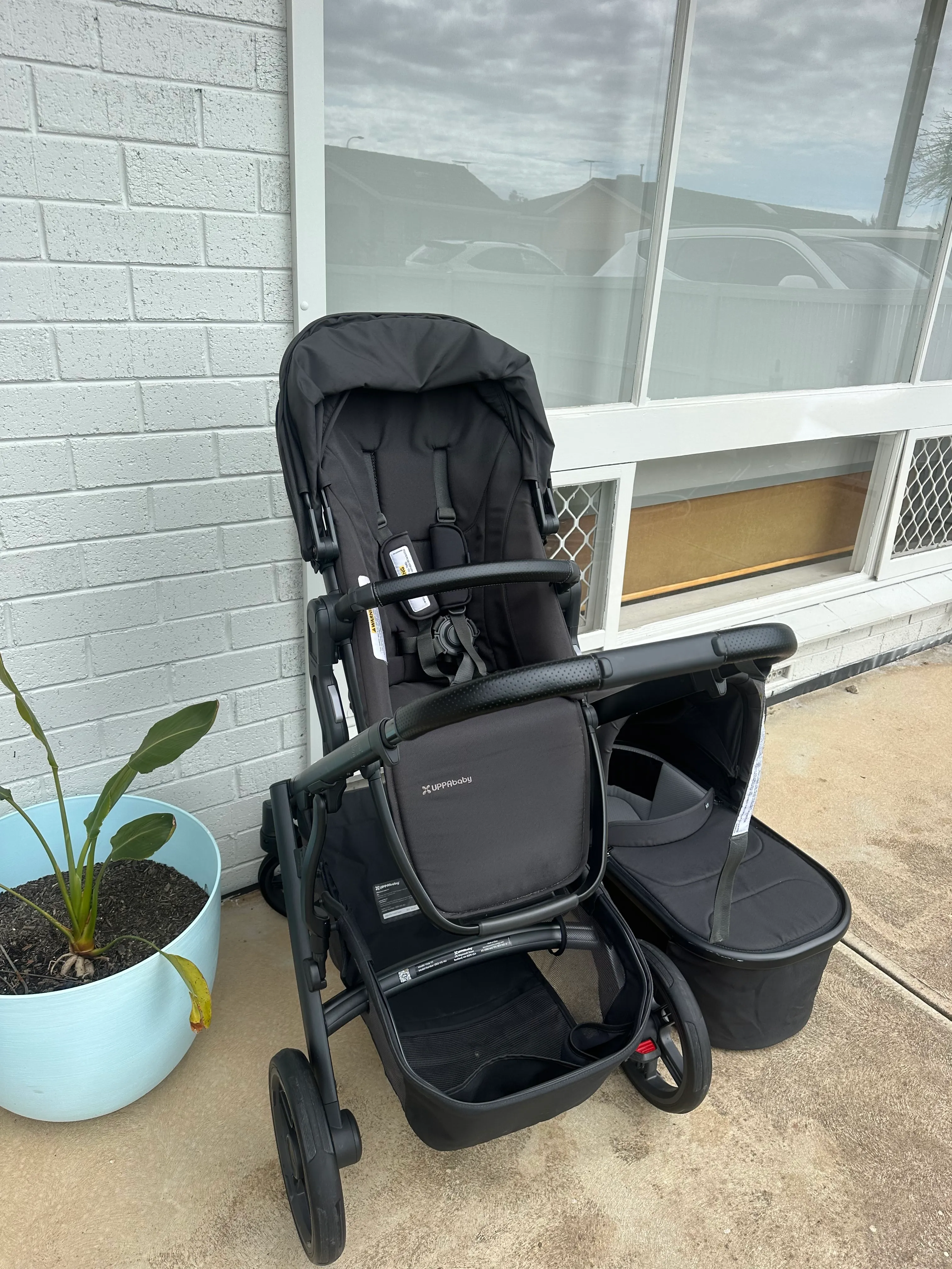 Uppababy Vista V3 + Accessories Bundle