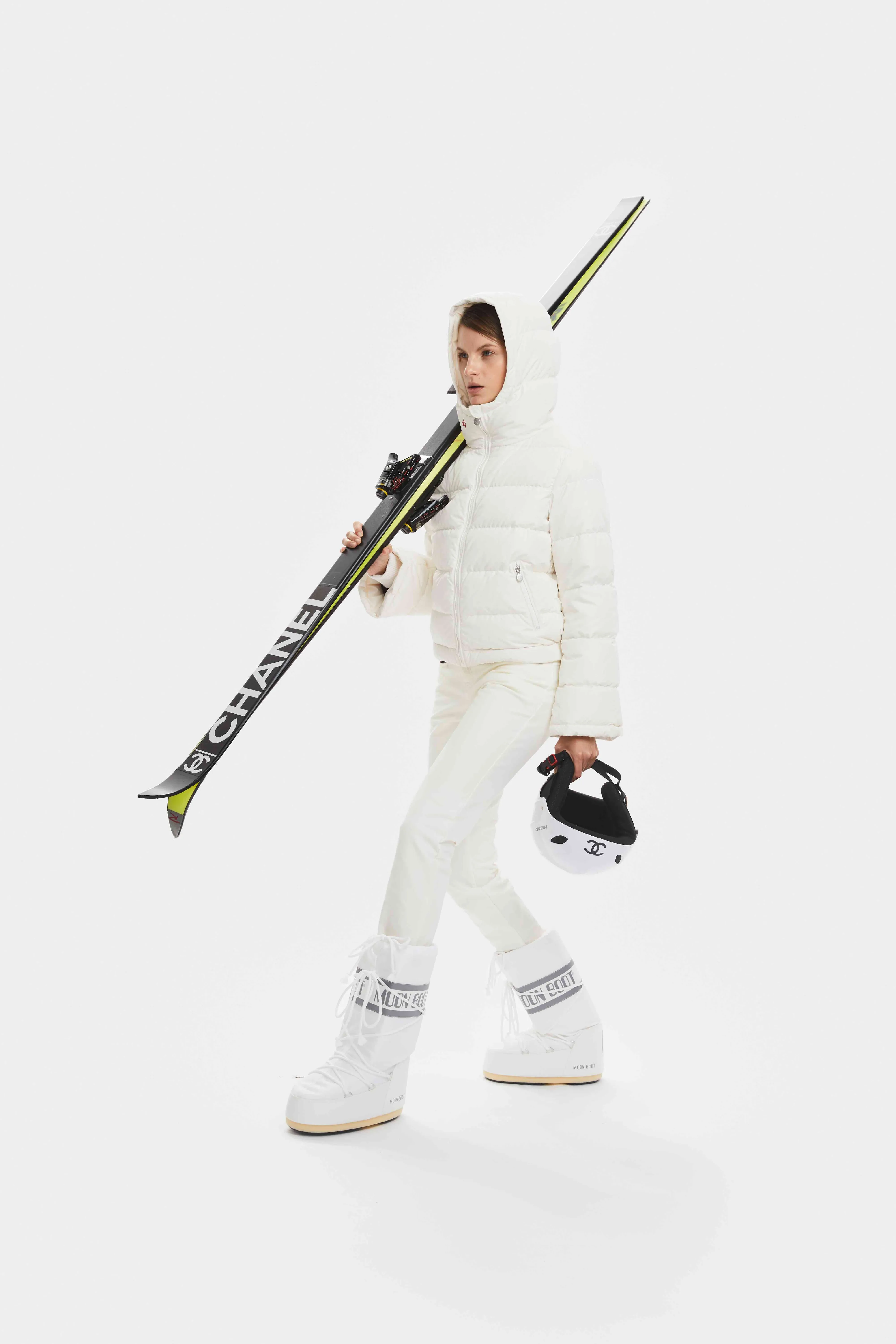 PERFECT MOMENT <br> Padded ski jacket Snow White Size M <br> RRP $ 1150