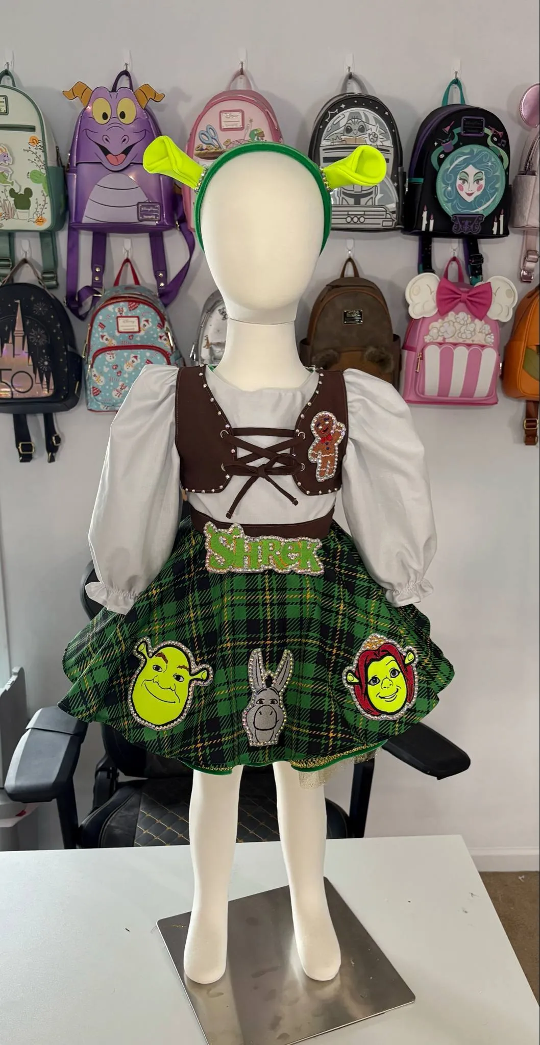 AM- Swamp Royalty OOC  Shrek/ Fiona/ princess 18/3