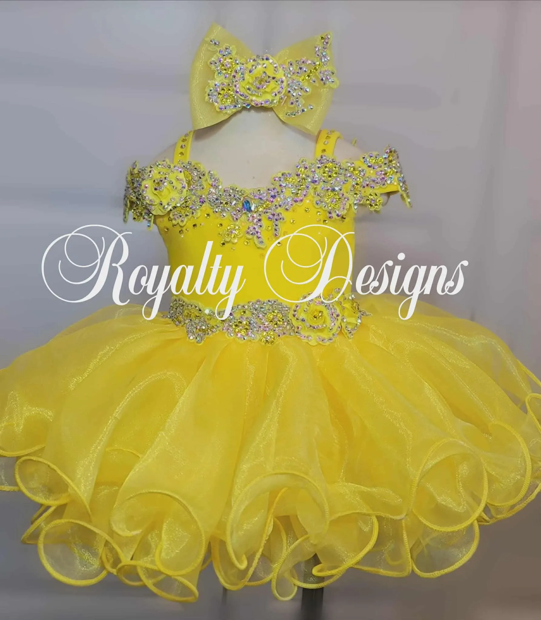Tt- 12/18 Daisy Yellow Royalty Designs Semi GlitZ